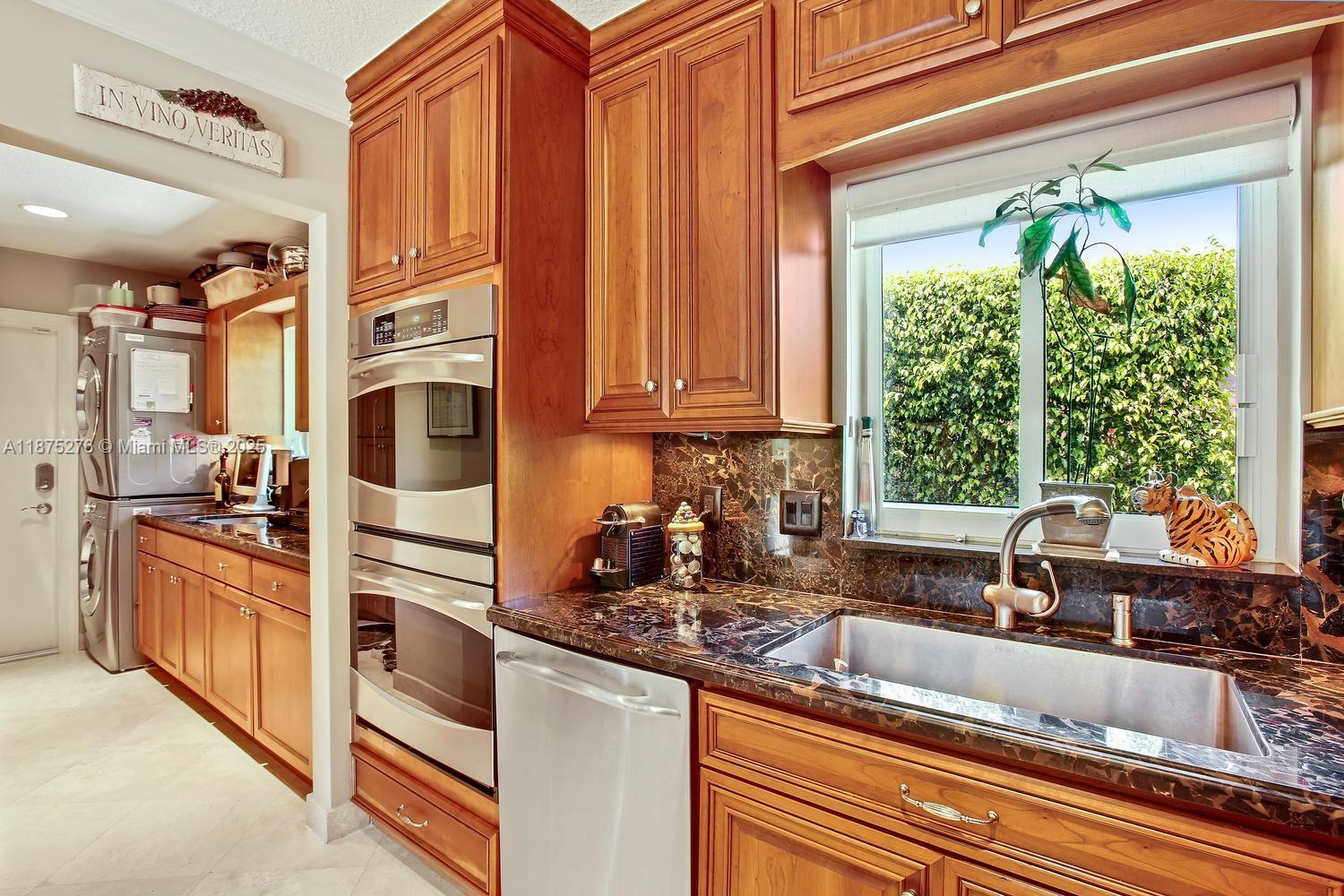 7050 NE 7th Ave, Boca Raton FL 33487