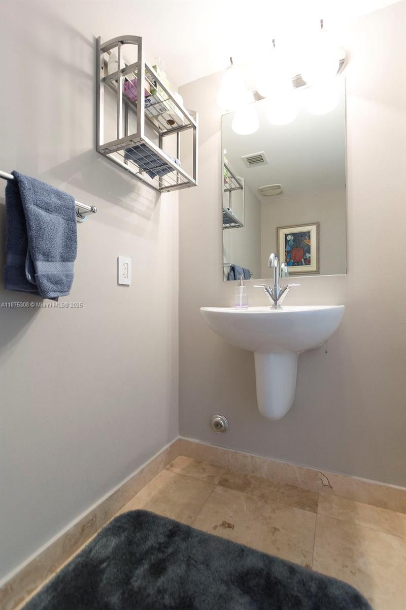 41 SE 5th St #1604, Miami FL 33131