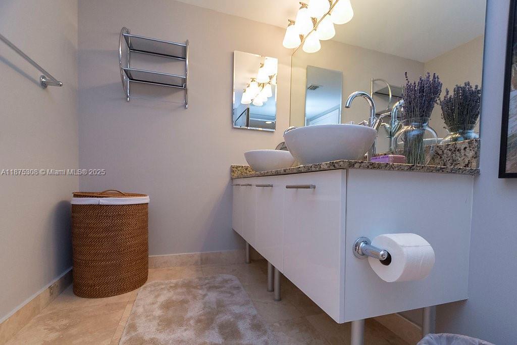 41 SE 5th St #1604, Miami FL 33131