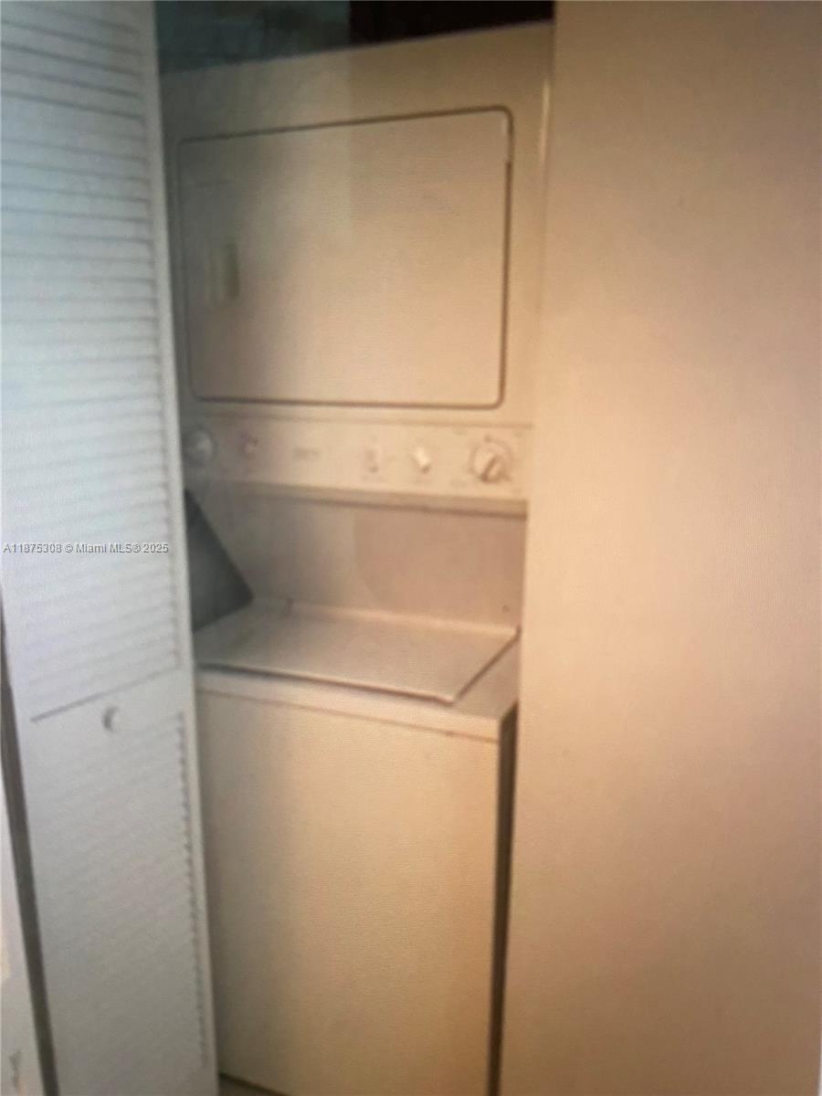 41 SE 5th St #1604, Miami FL 33131