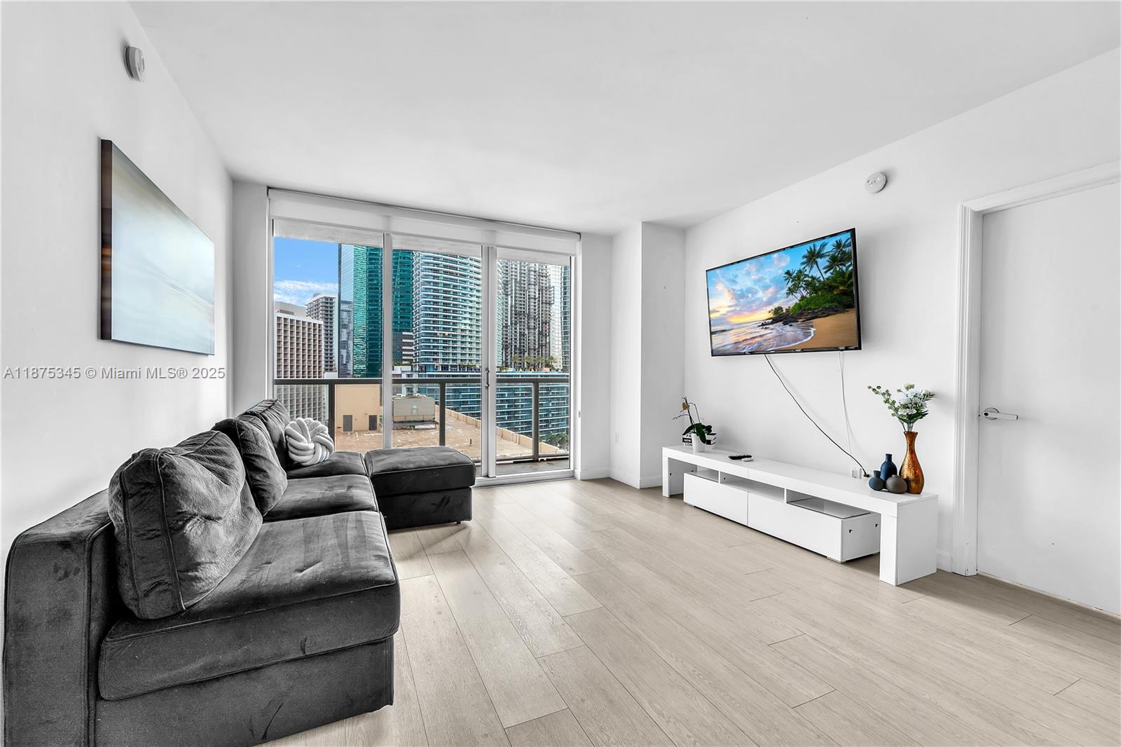 500 Brickell Ave #1605, Miami FL 33131