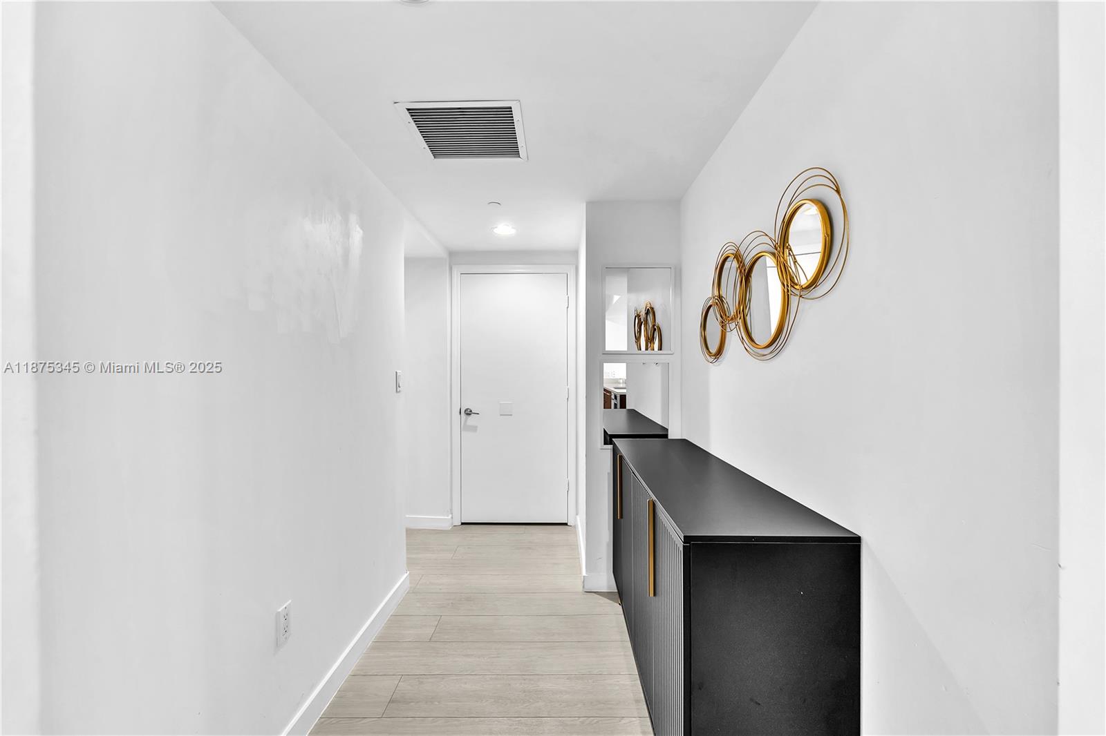 500 Brickell Ave #1605, Miami FL 33131