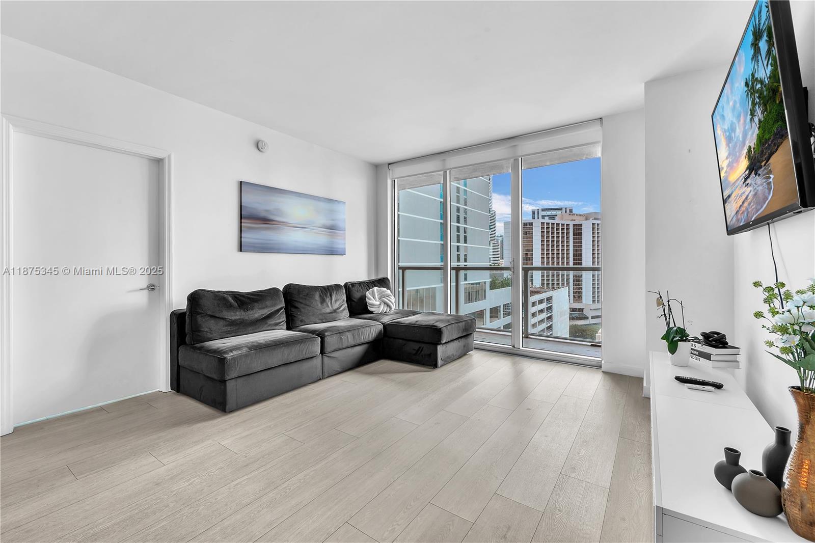 500 Brickell Ave #1605, Miami FL 33131