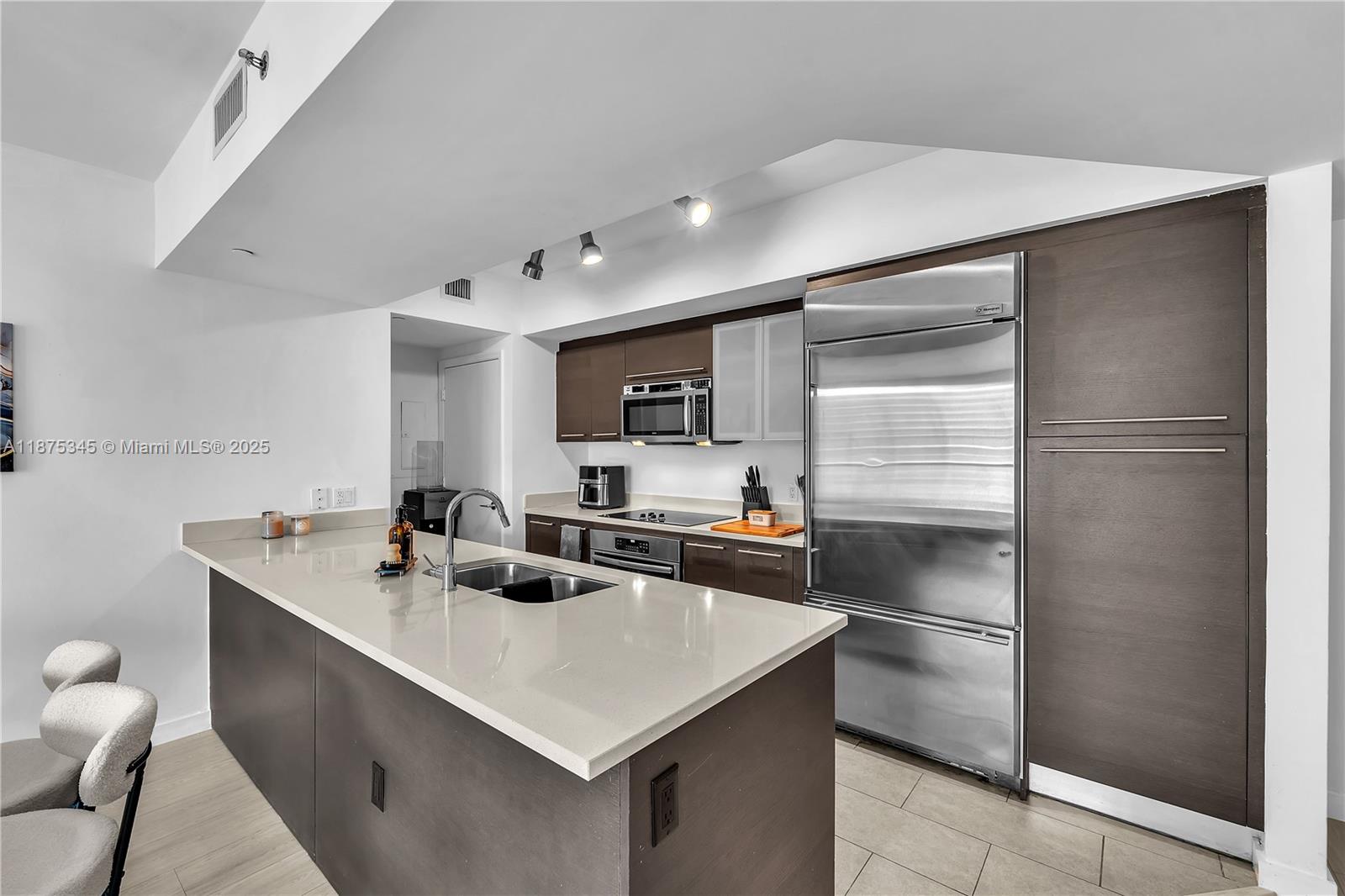 500 Brickell Ave #1605, Miami FL 33131