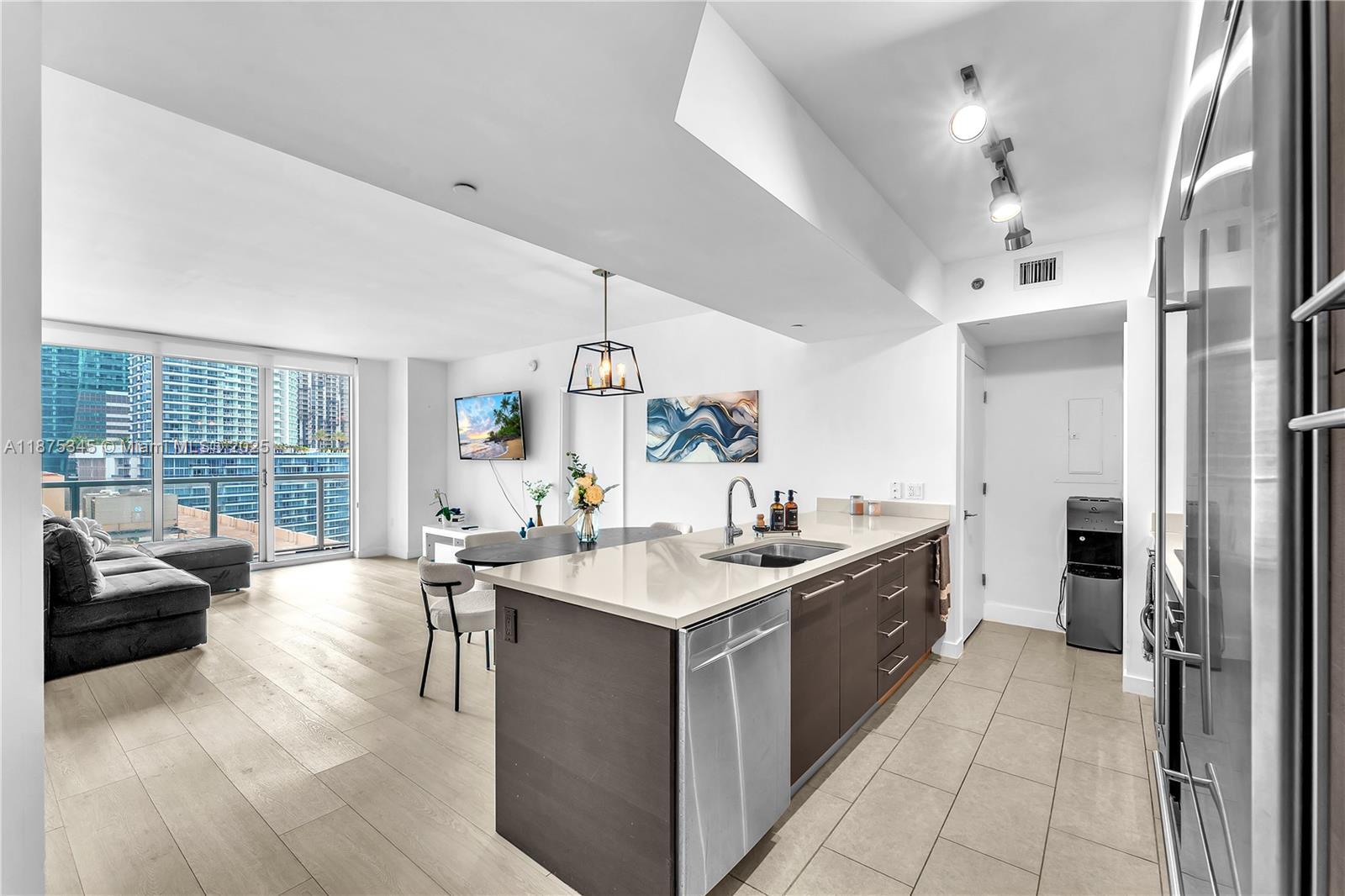 500 Brickell Ave #1605, Miami FL 33131