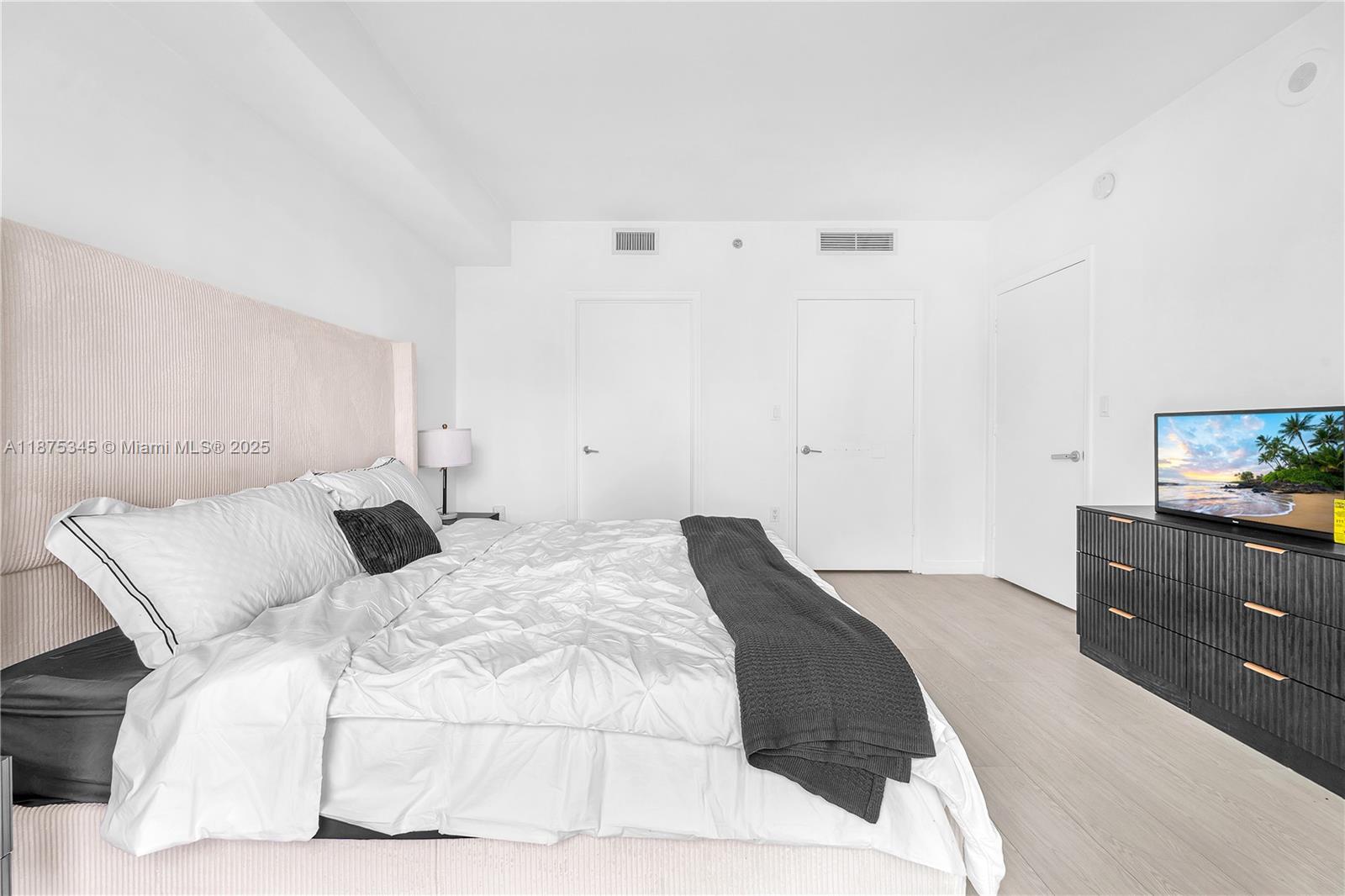 500 Brickell Ave #1605, Miami FL 33131