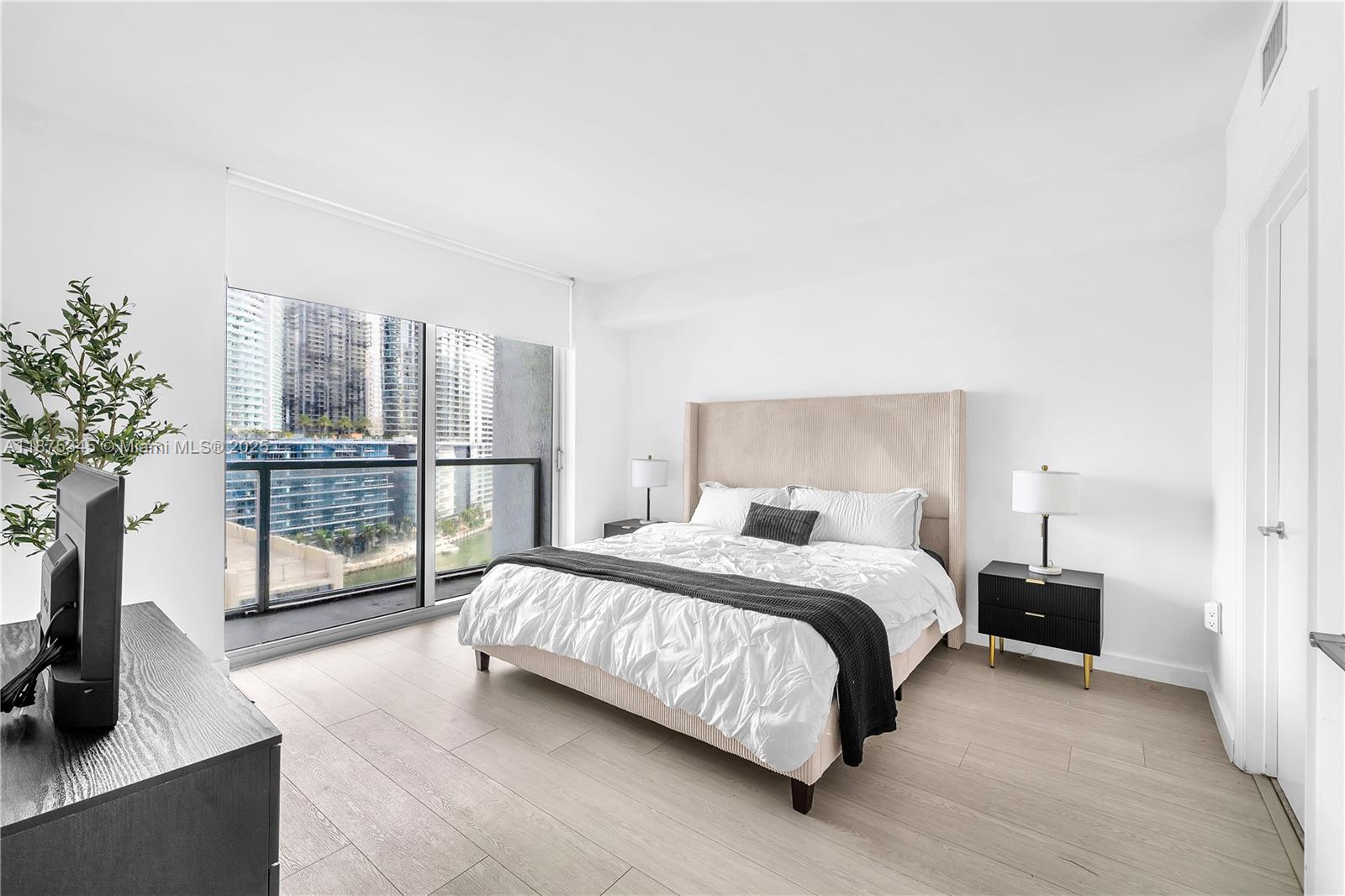 500 Brickell Ave #1605, Miami FL 33131