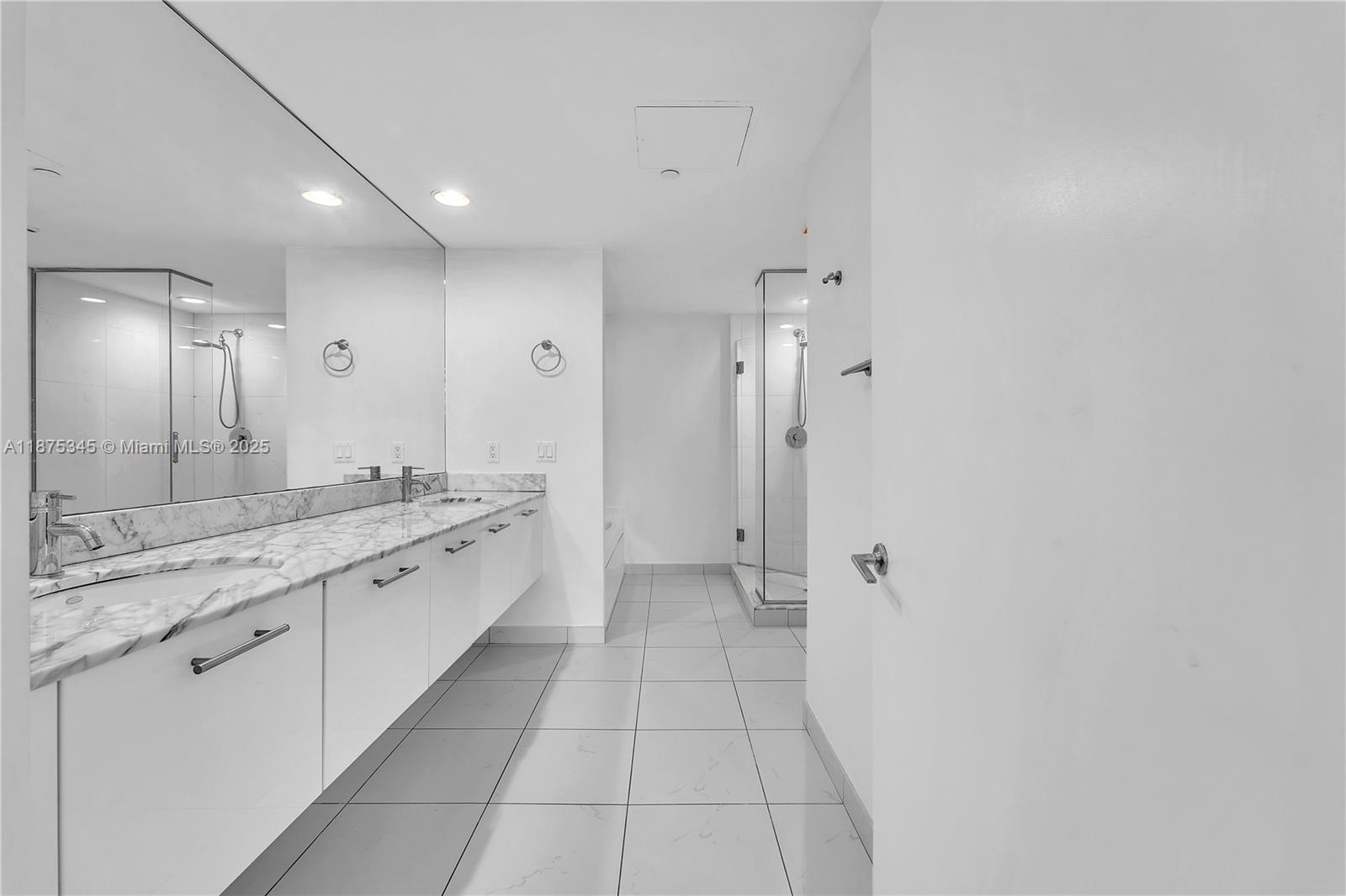 500 Brickell Ave #1605, Miami FL 33131