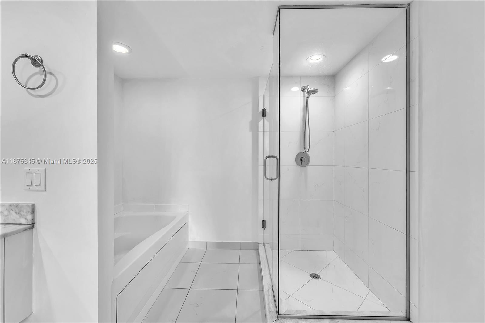 500 Brickell Ave #1605, Miami FL 33131