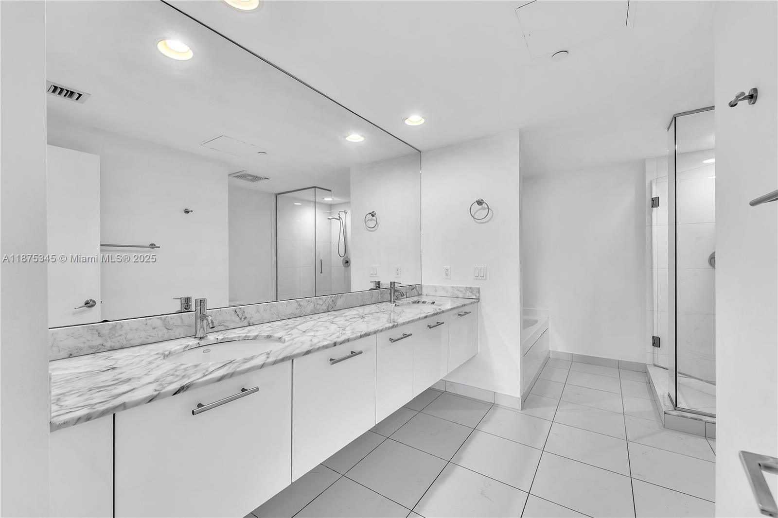 500 Brickell Ave #1605, Miami FL 33131