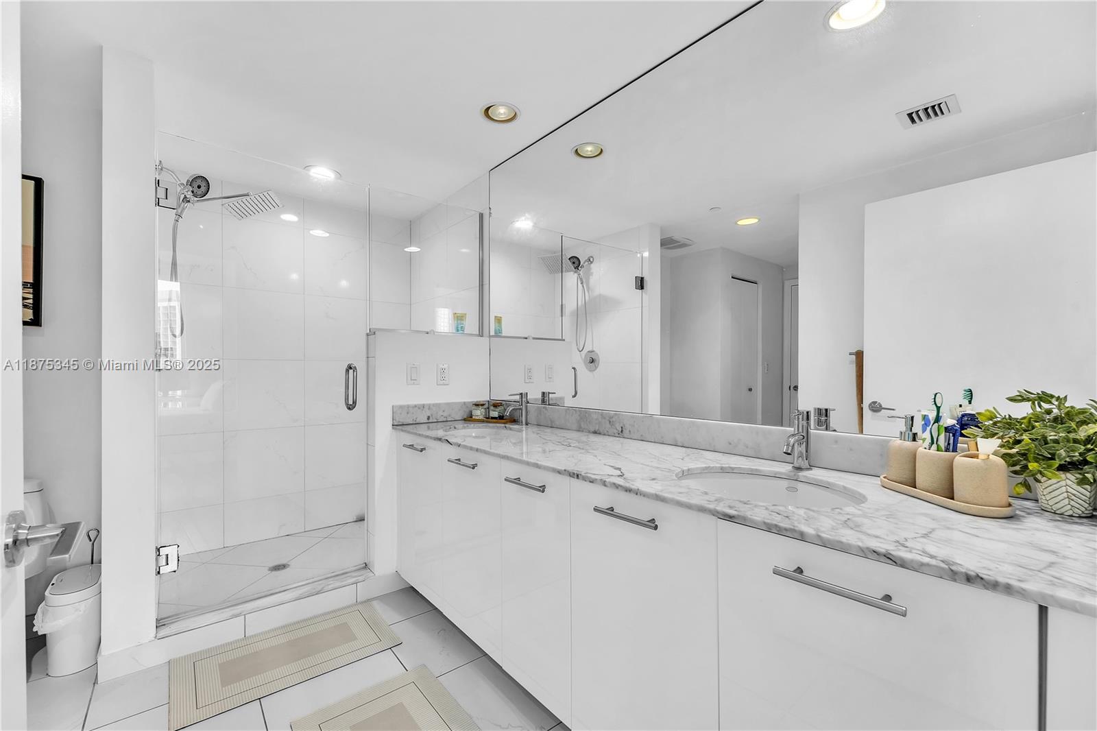 500 Brickell Ave #1605, Miami FL 33131
