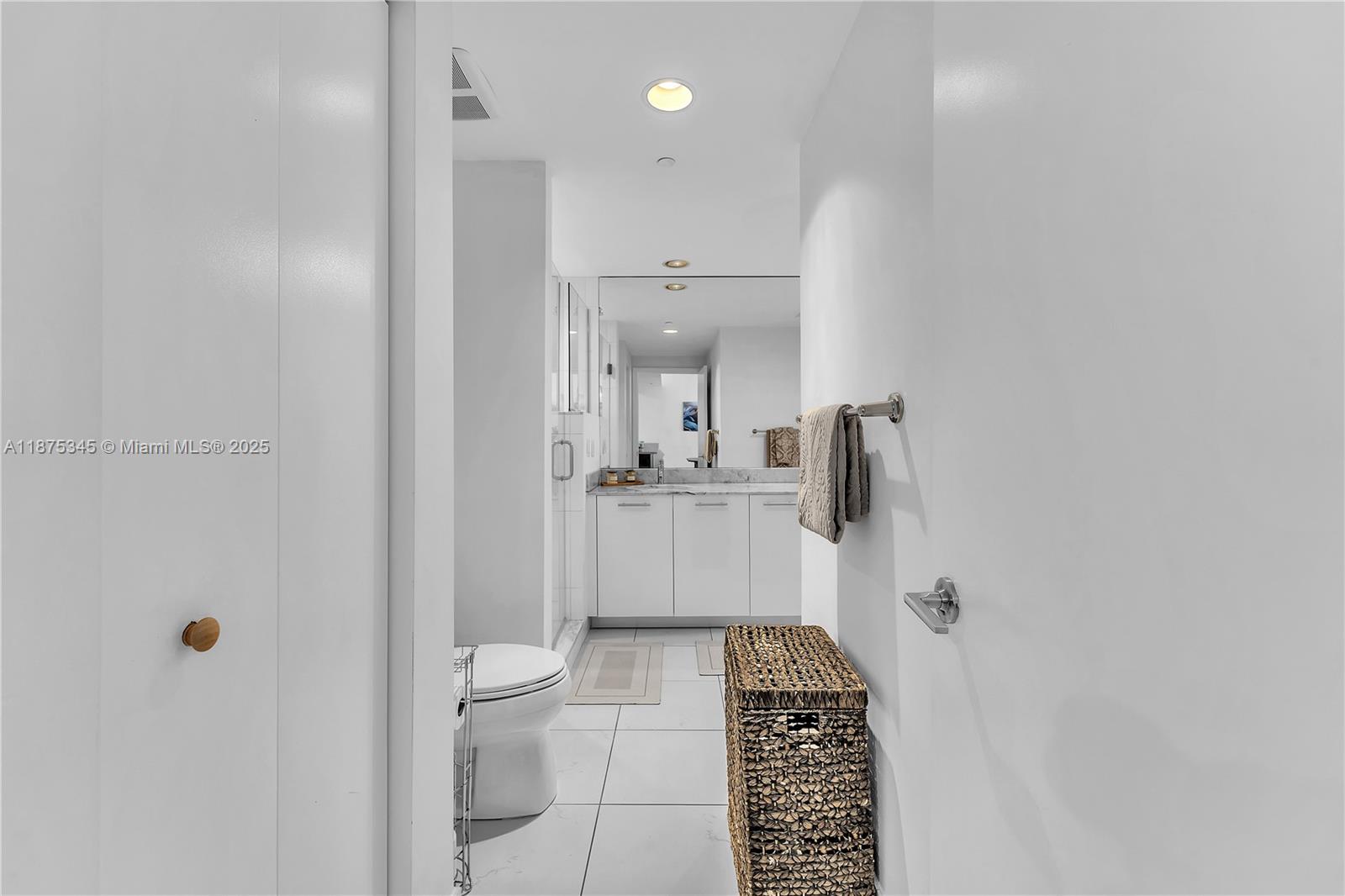 500 Brickell Ave #1605, Miami FL 33131