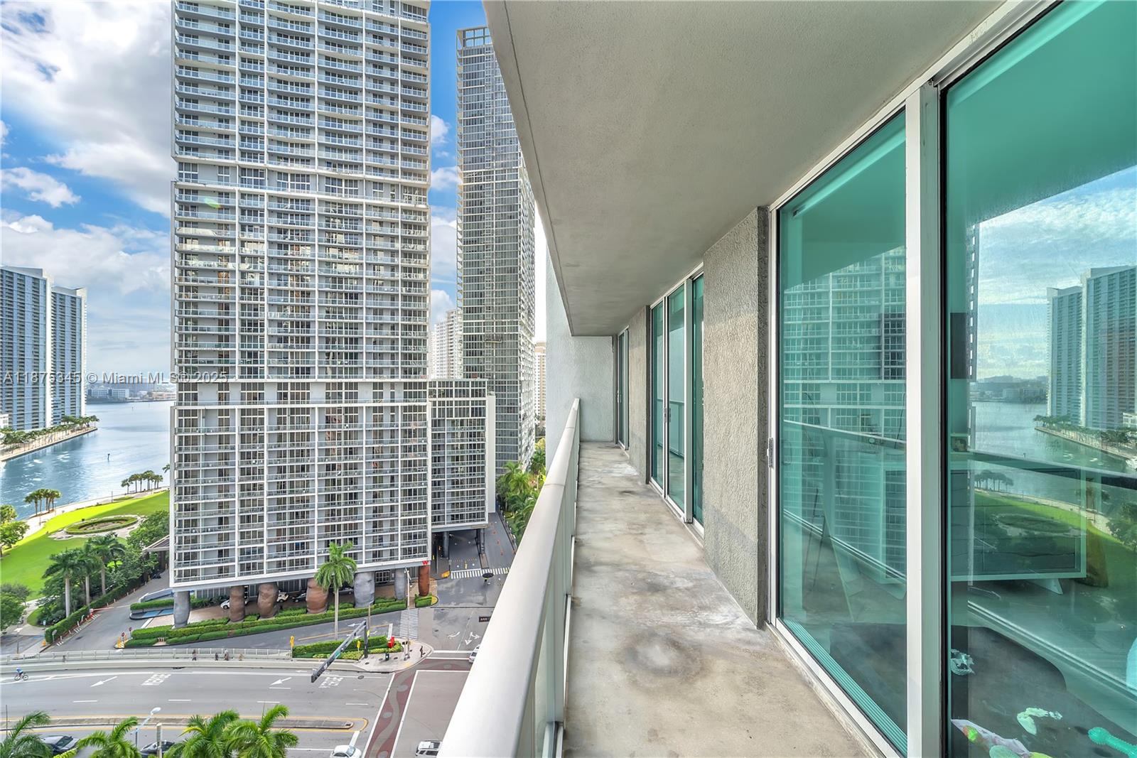 500 Brickell Ave #1605, Miami FL 33131