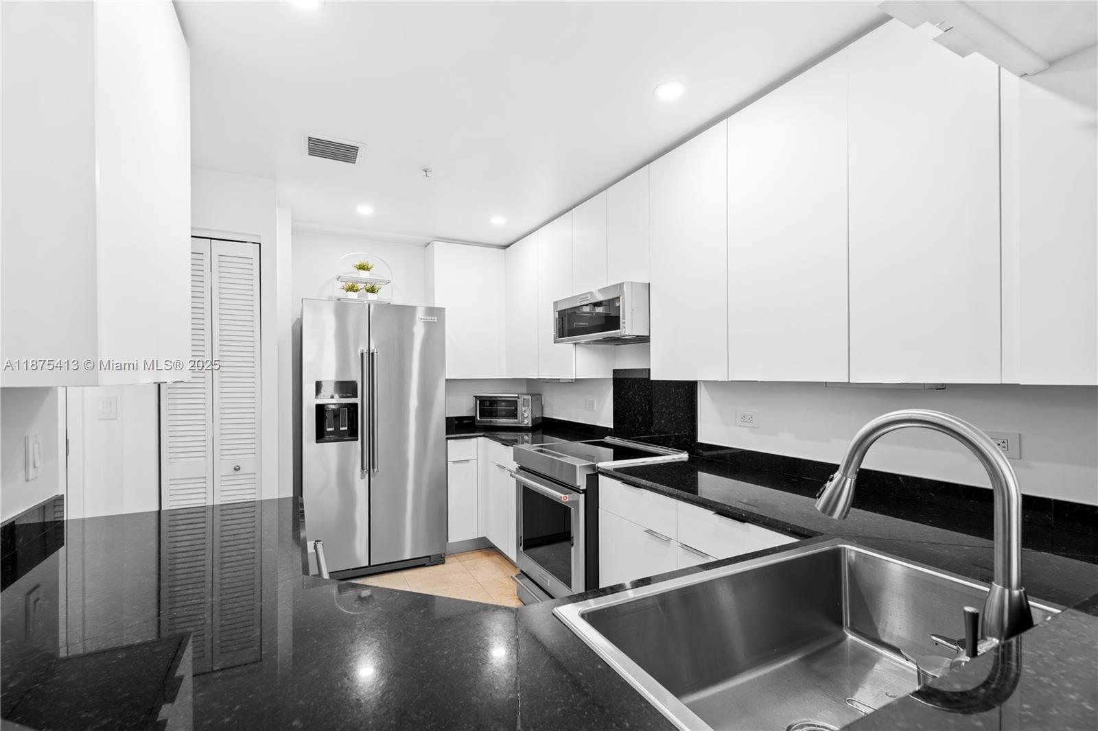 801 Brickell Key Blvd #1009, Miami FL 33131