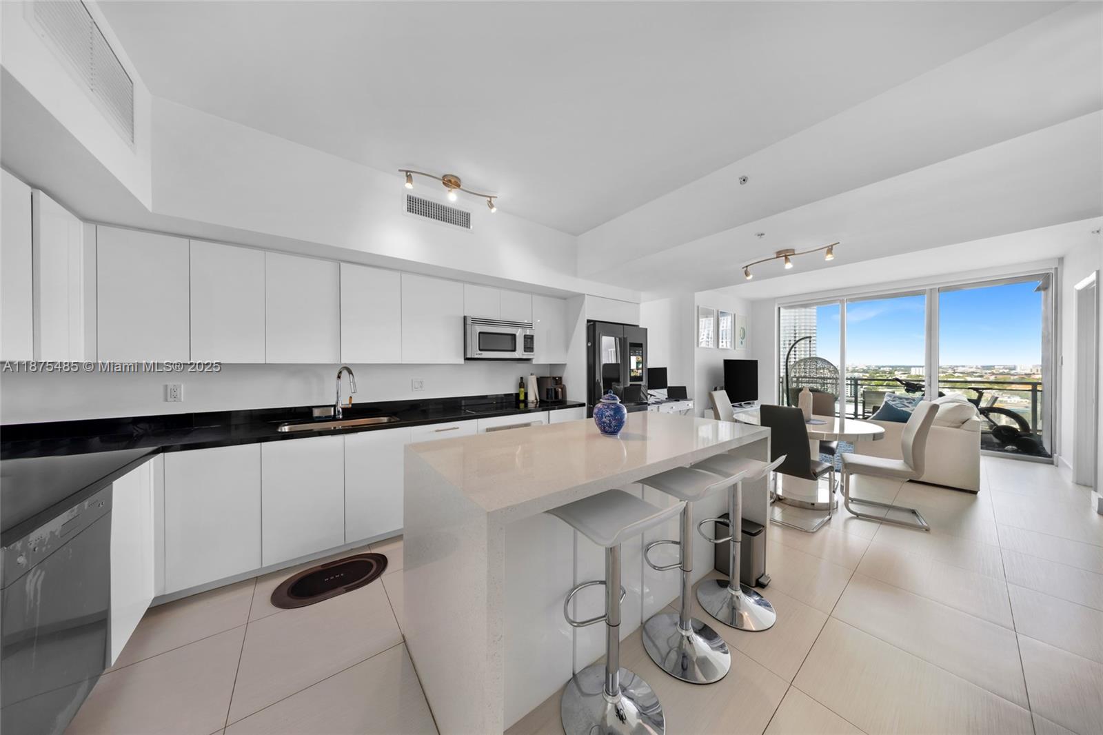 92 SW 3rd St #2009, Miami FL 33130