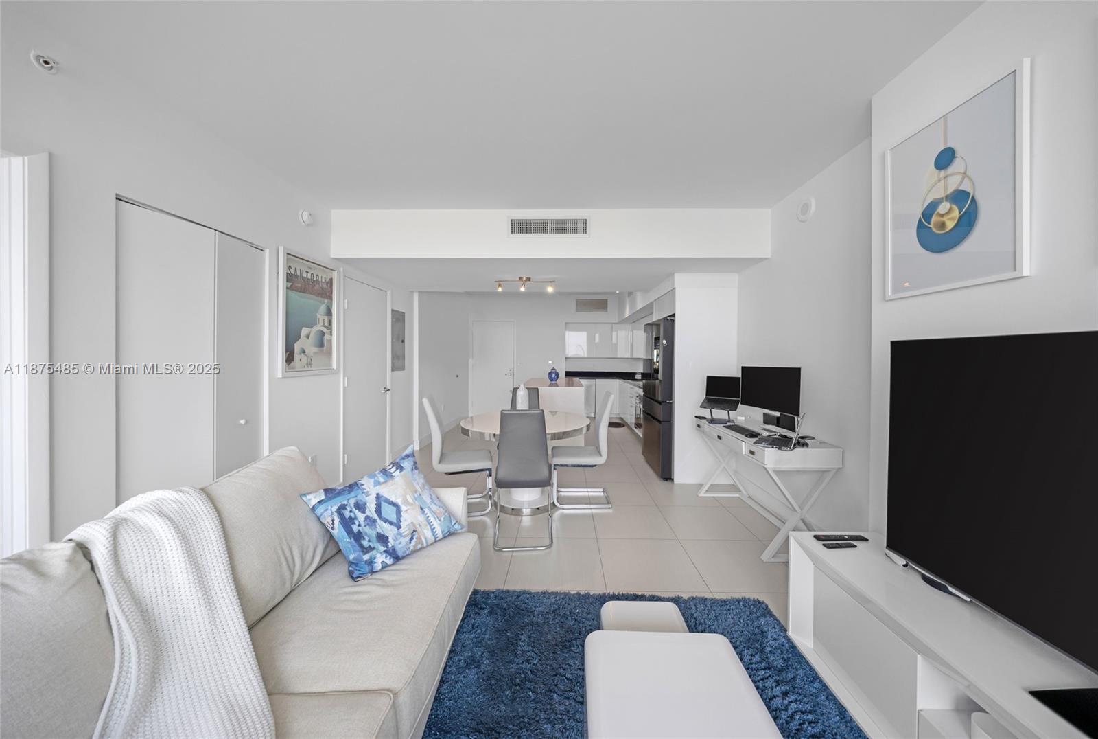 92 SW 3rd St #2009, Miami FL 33130