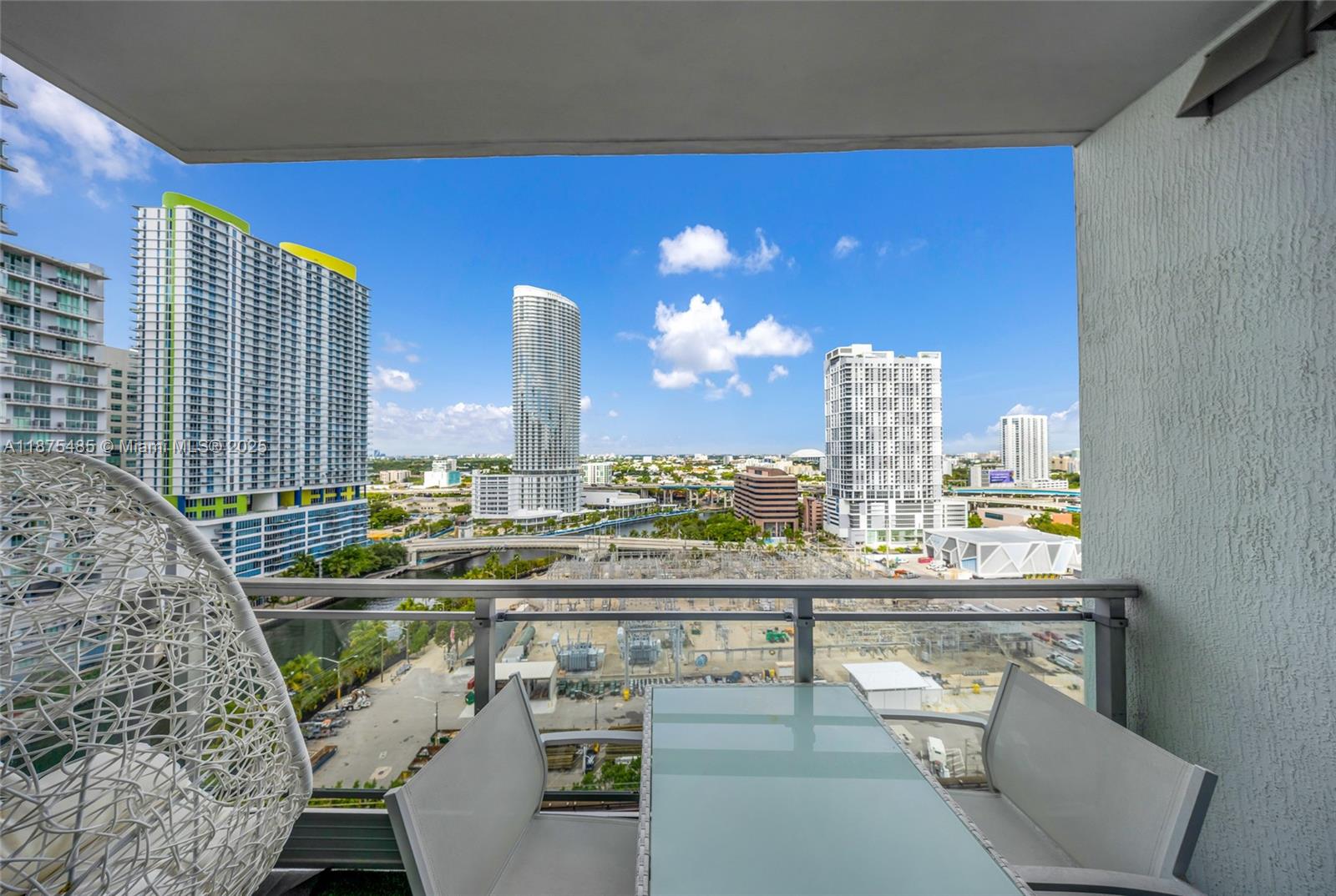 92 SW 3rd St #2009, Miami FL 33130