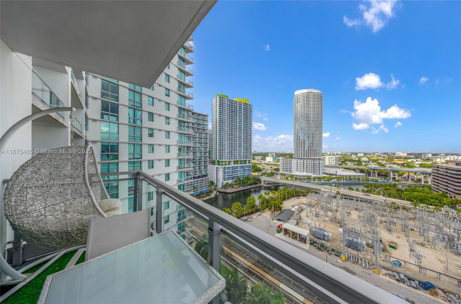 92 SW 3rd St #2009, Miami FL 33130