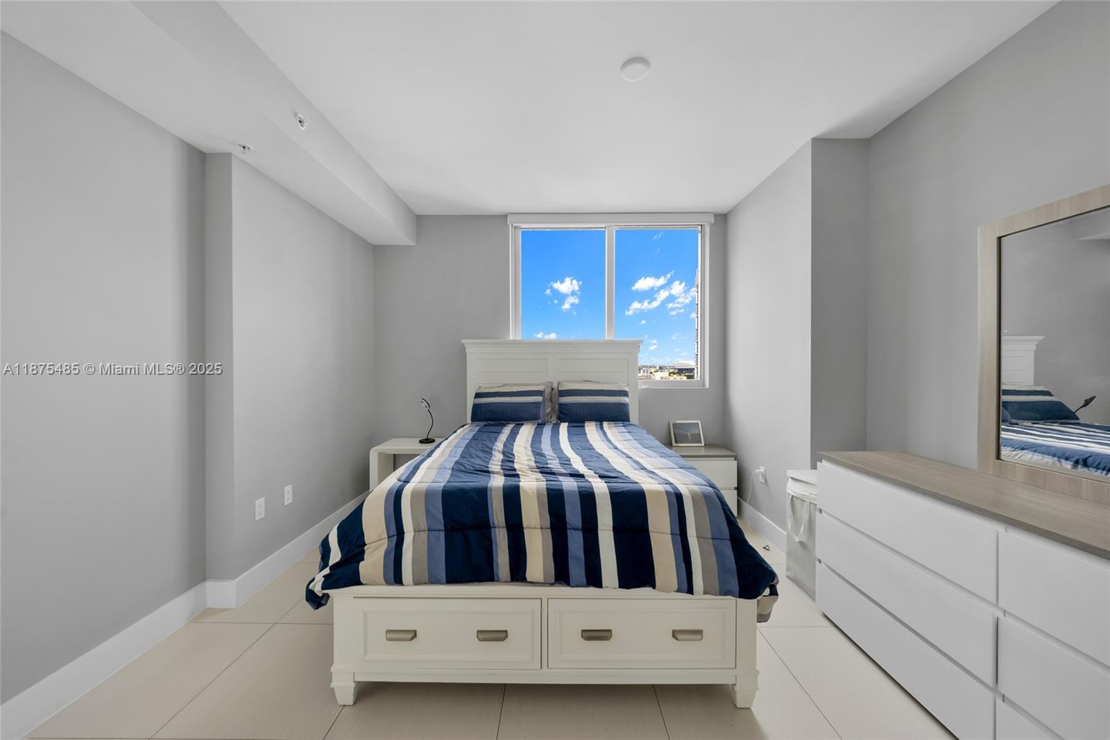 92 SW 3rd St #2009, Miami FL 33130