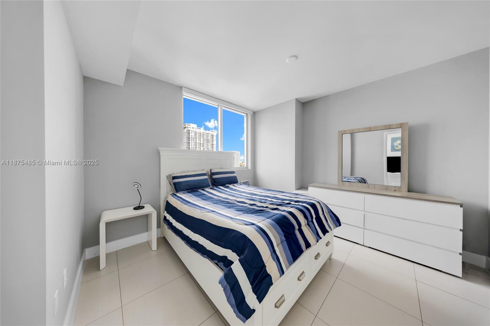 92 SW 3rd St #2009, Miami FL 33130