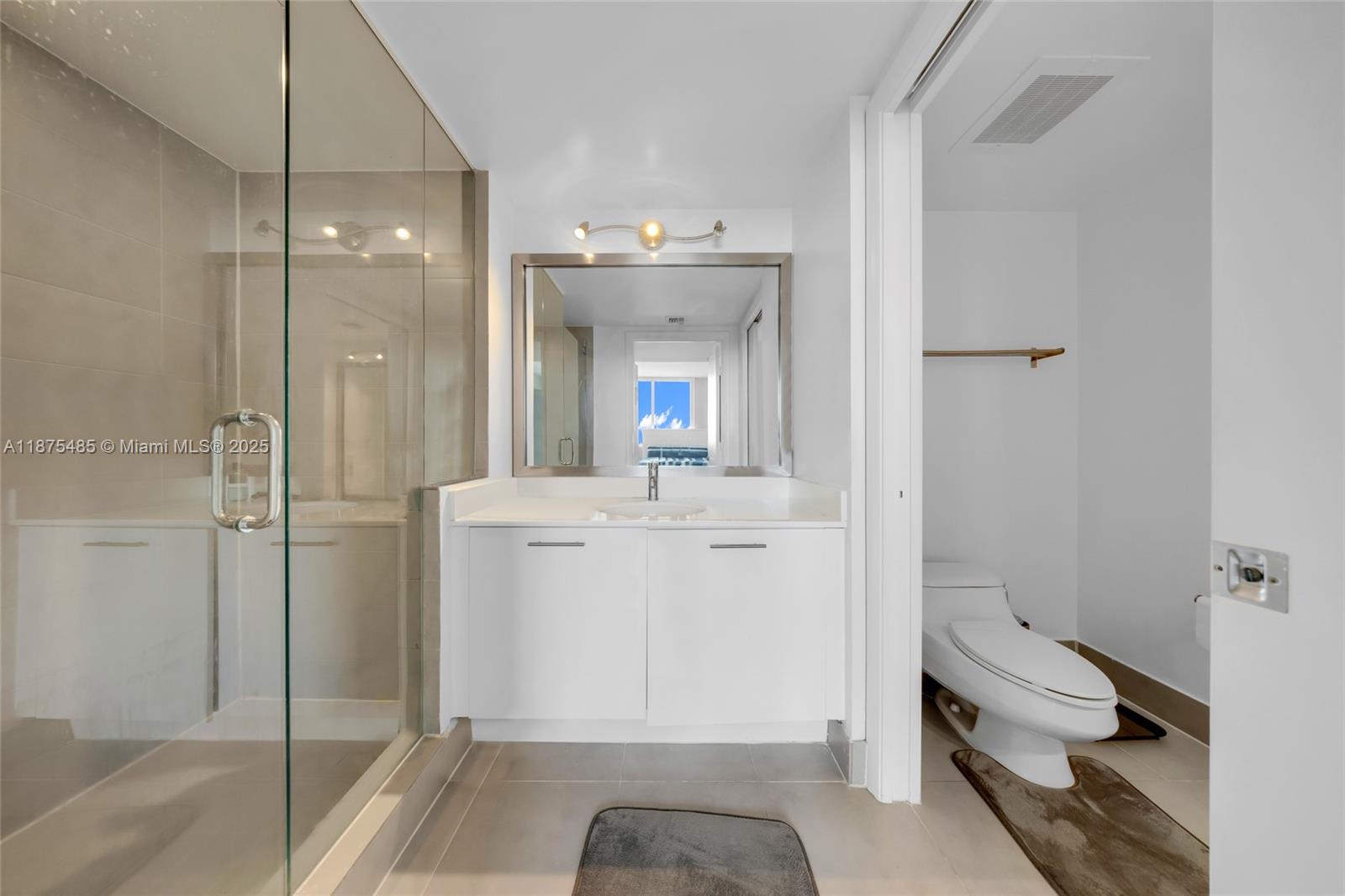 92 SW 3rd St #2009, Miami FL 33130