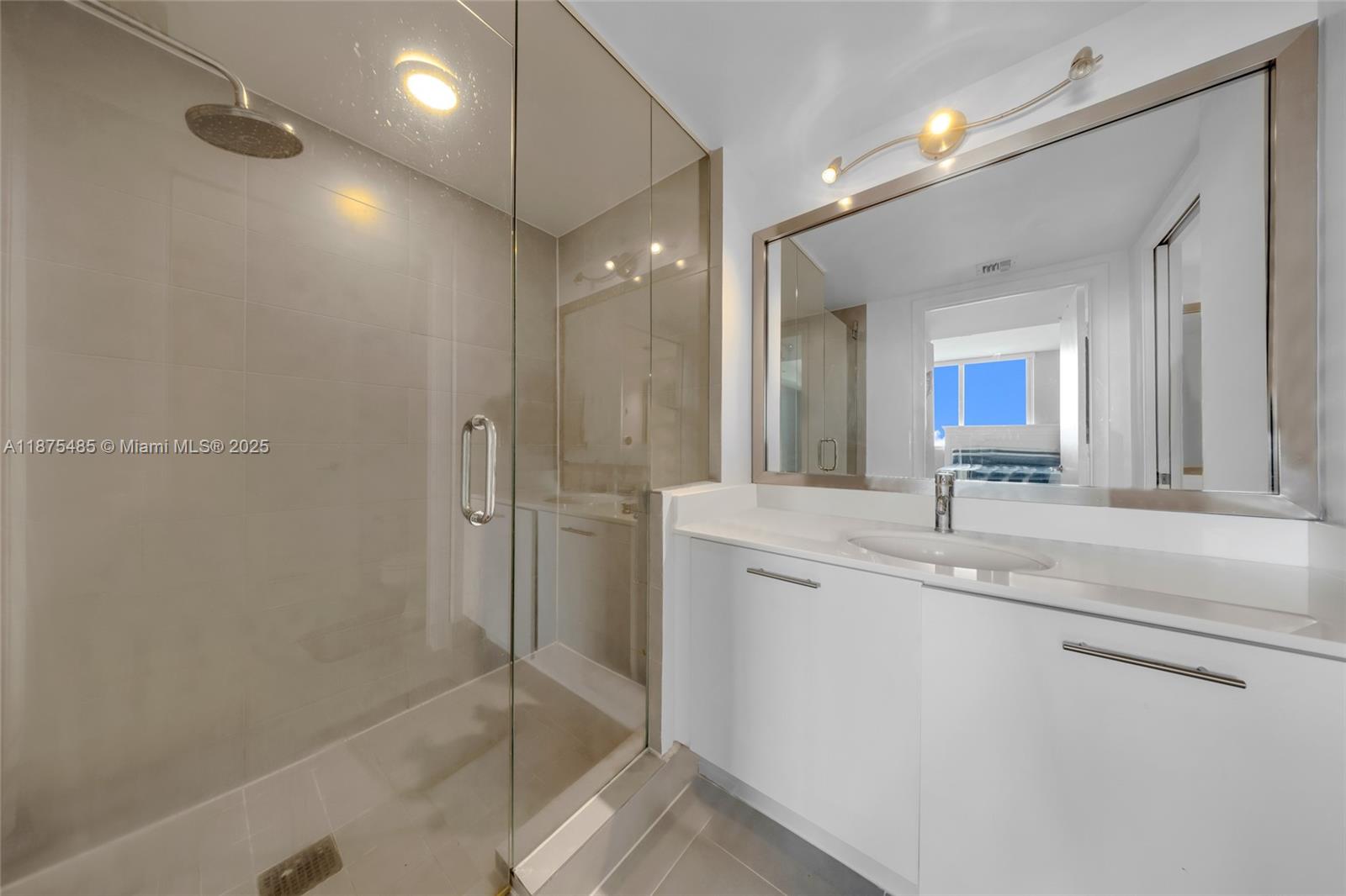 92 SW 3rd St #2009, Miami FL 33130