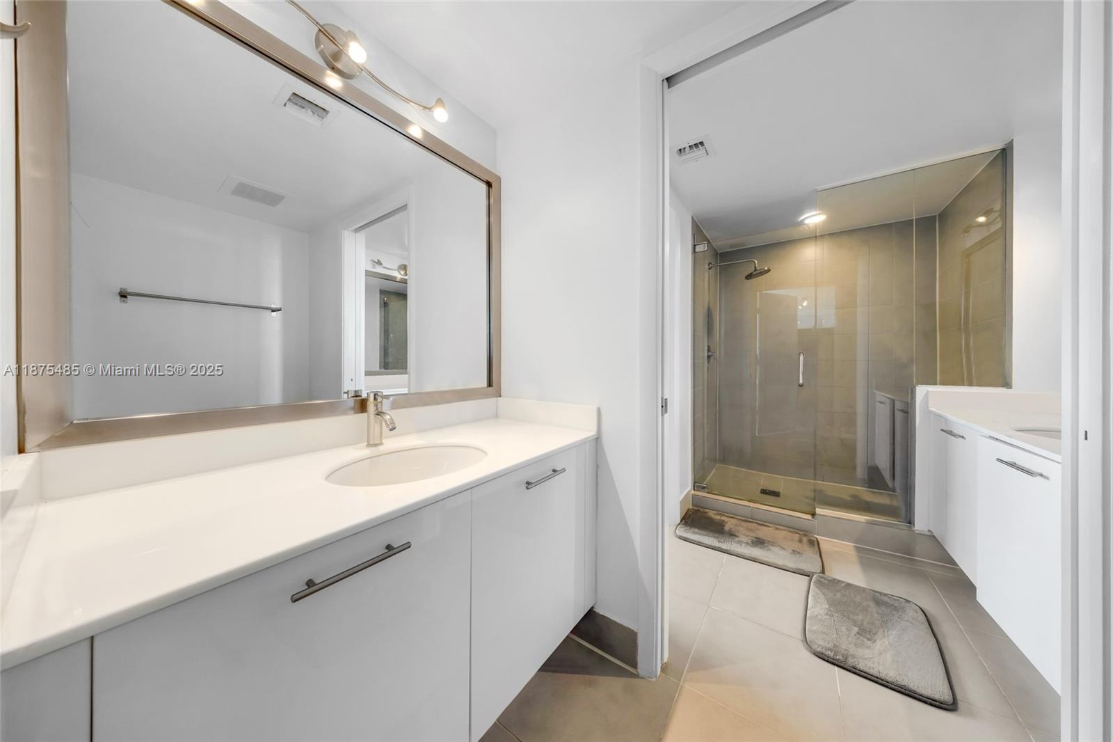 92 SW 3rd St #2009, Miami FL 33130