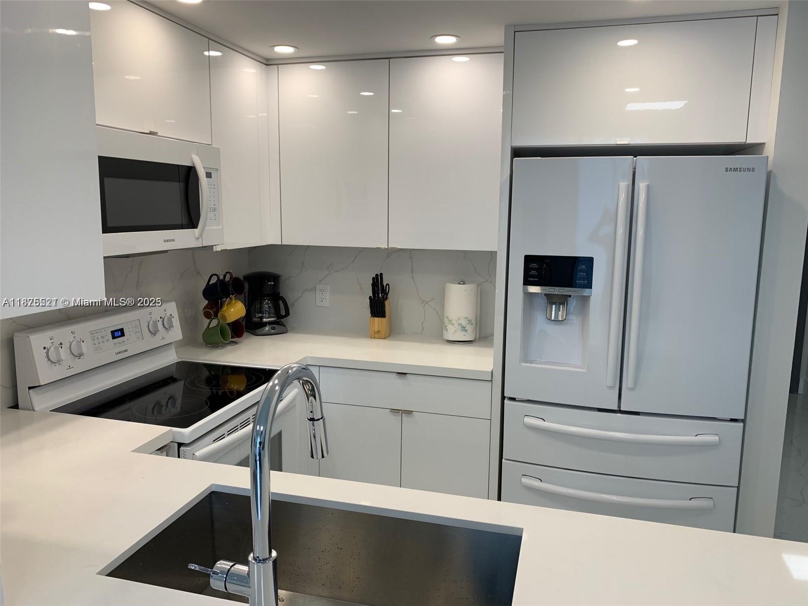 185 SE 14th Ter #1113, Miami FL 33131