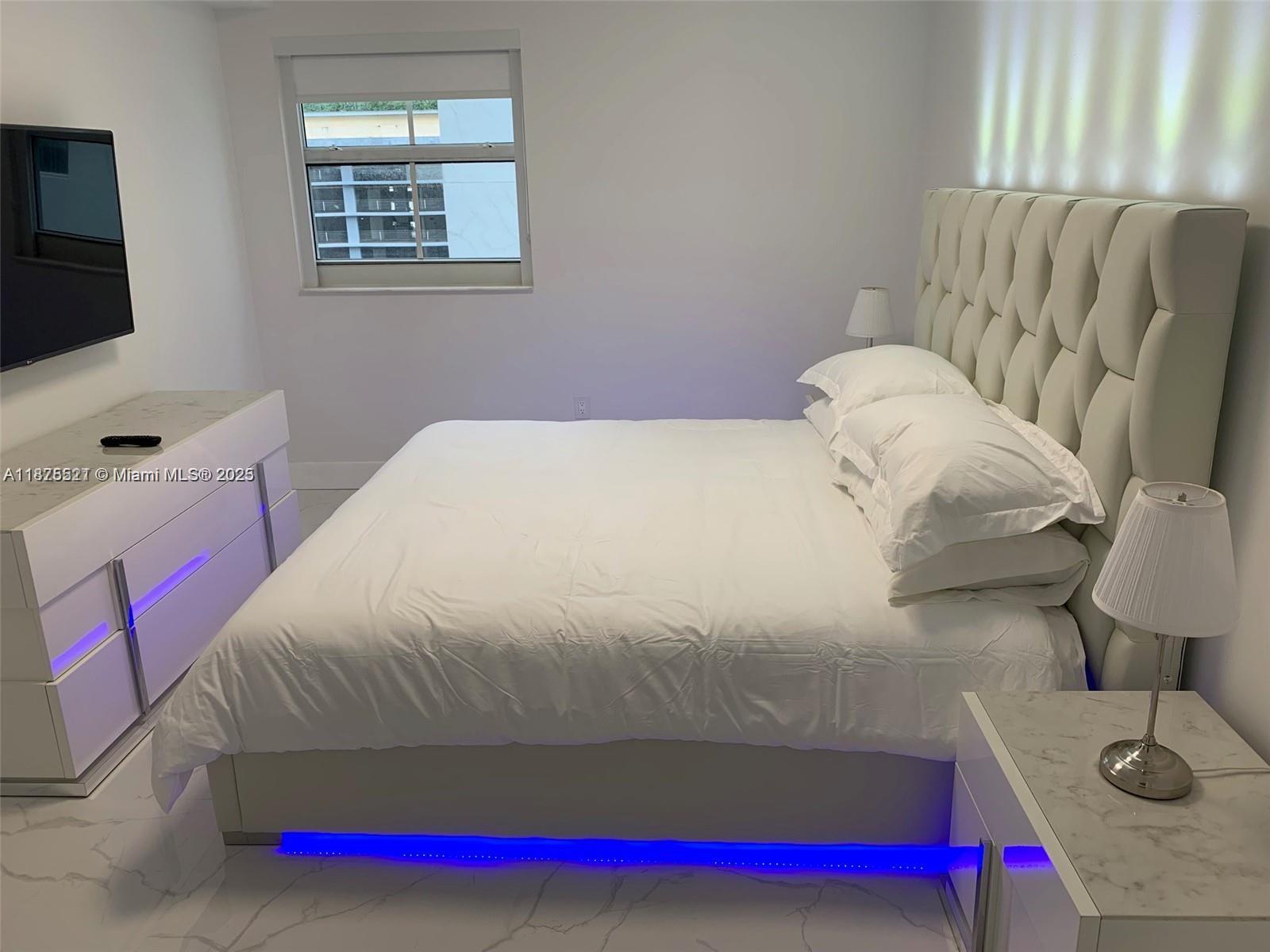 185 SE 14th Ter #1113, Miami FL 33131