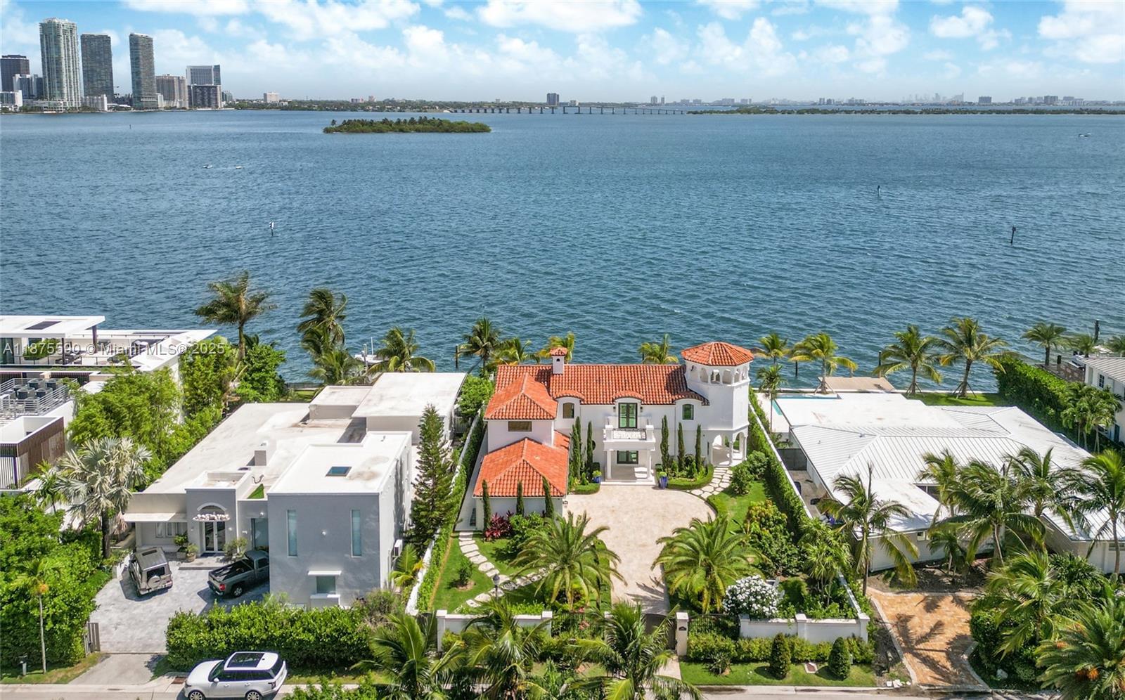 1001 N Venetian Dr, Miami FL 33139