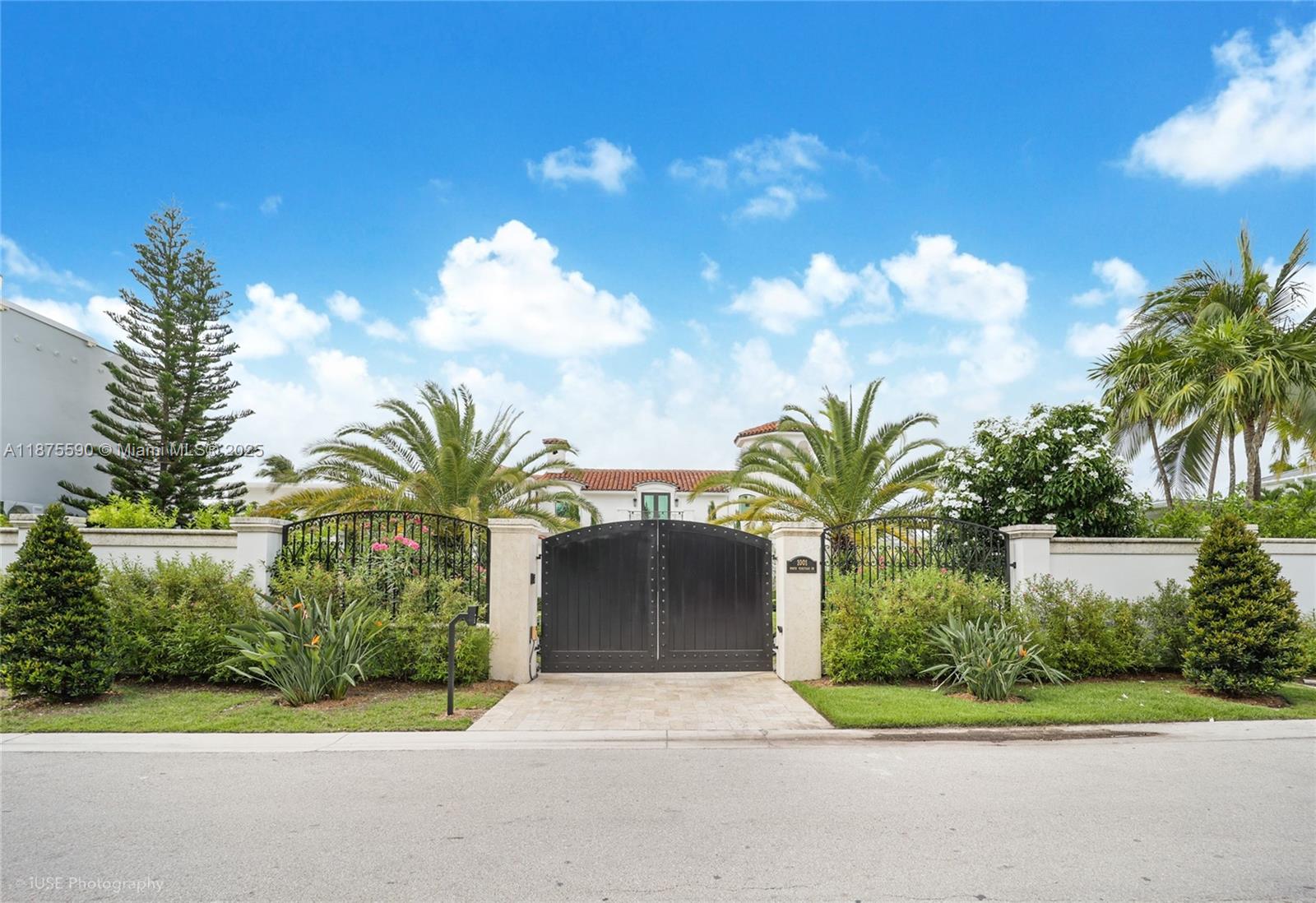 1001 N Venetian Dr, Miami FL 33139