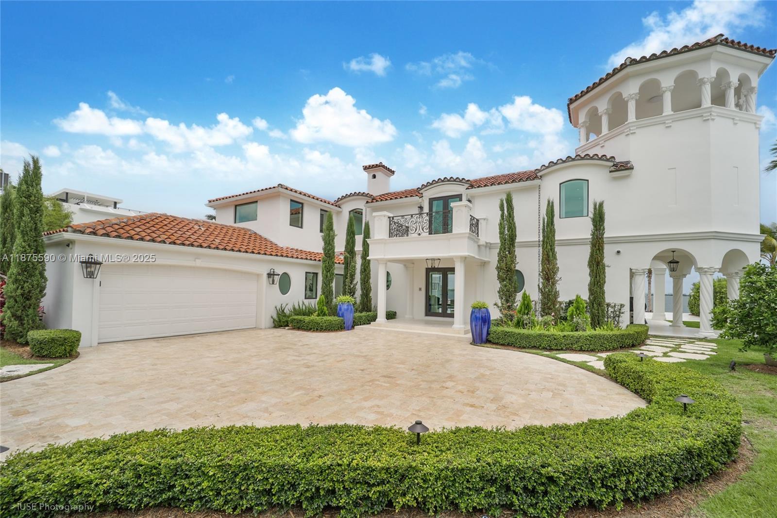 1001 N Venetian Dr, Miami FL 33139