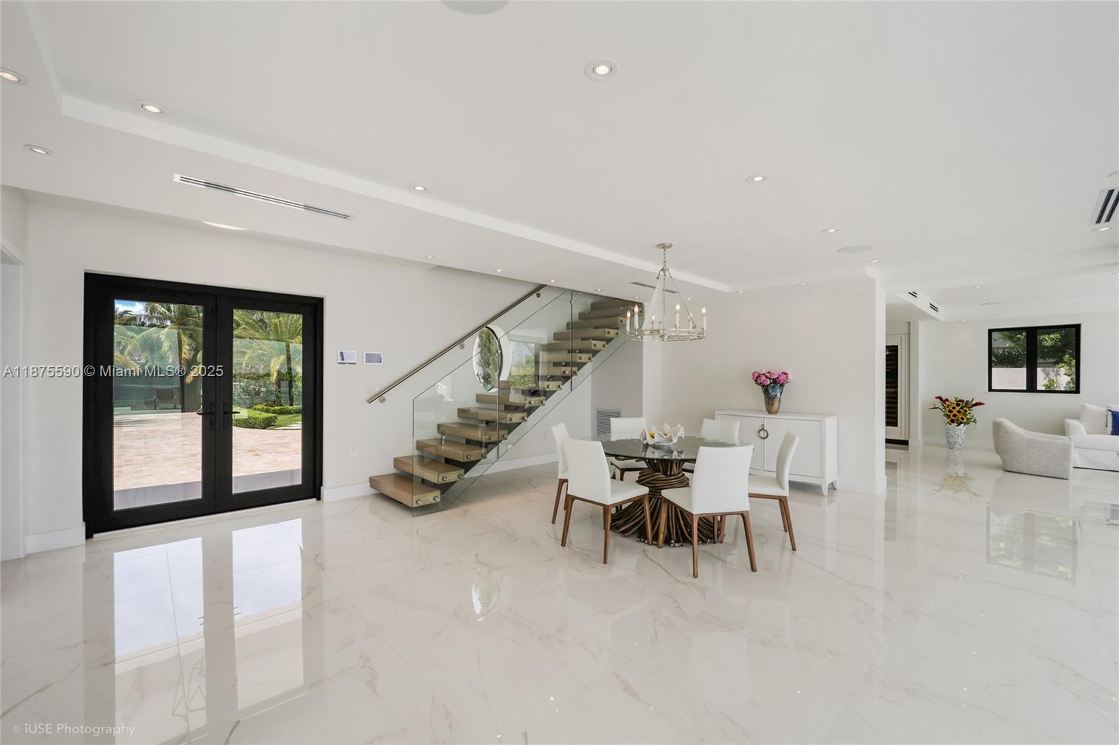 1001 N Venetian Dr, Miami FL 33139