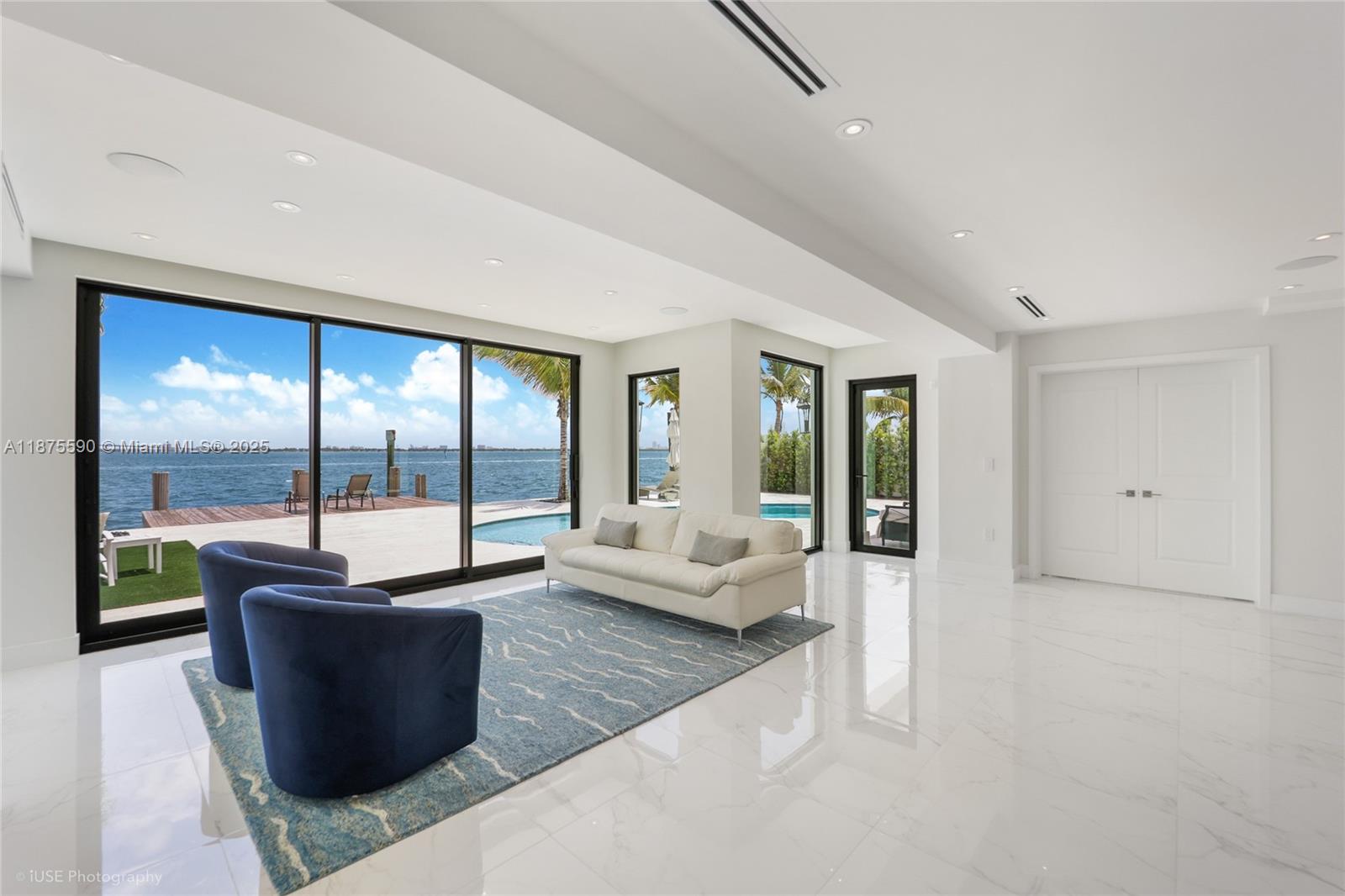 1001 N Venetian Dr, Miami FL 33139