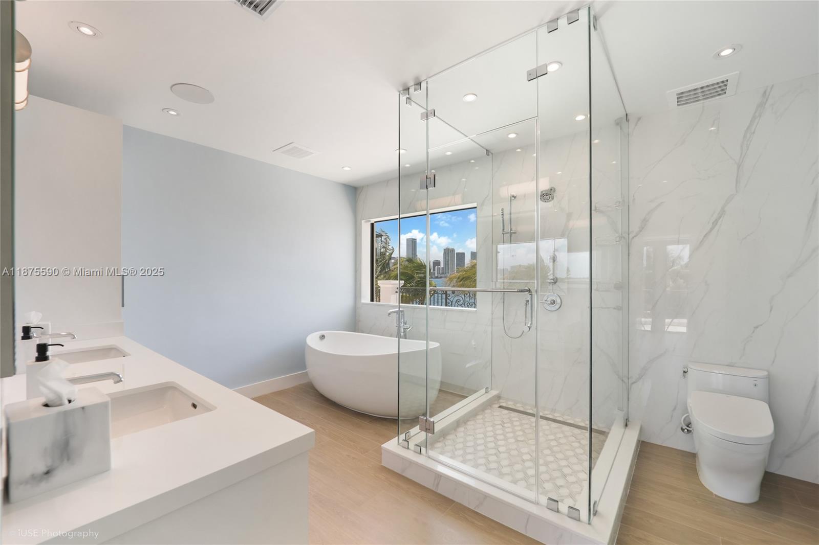 1001 N Venetian Dr, Miami FL 33139