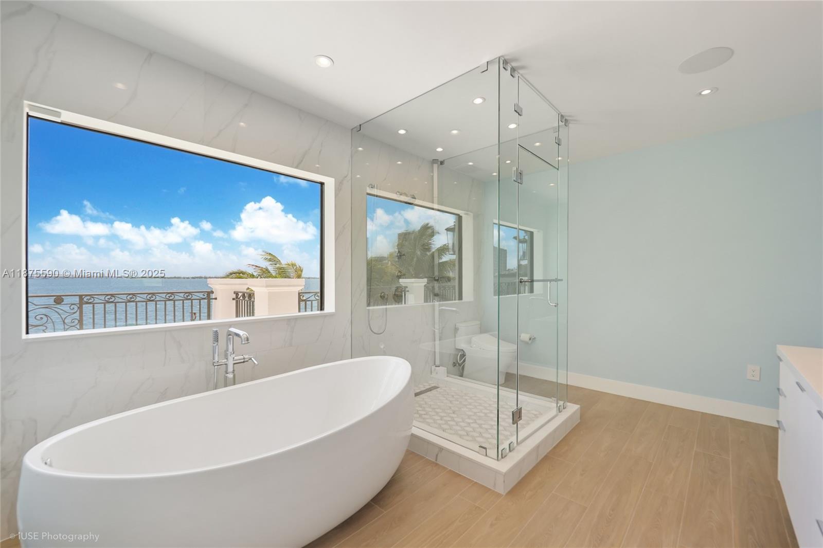 1001 N Venetian Dr, Miami FL 33139