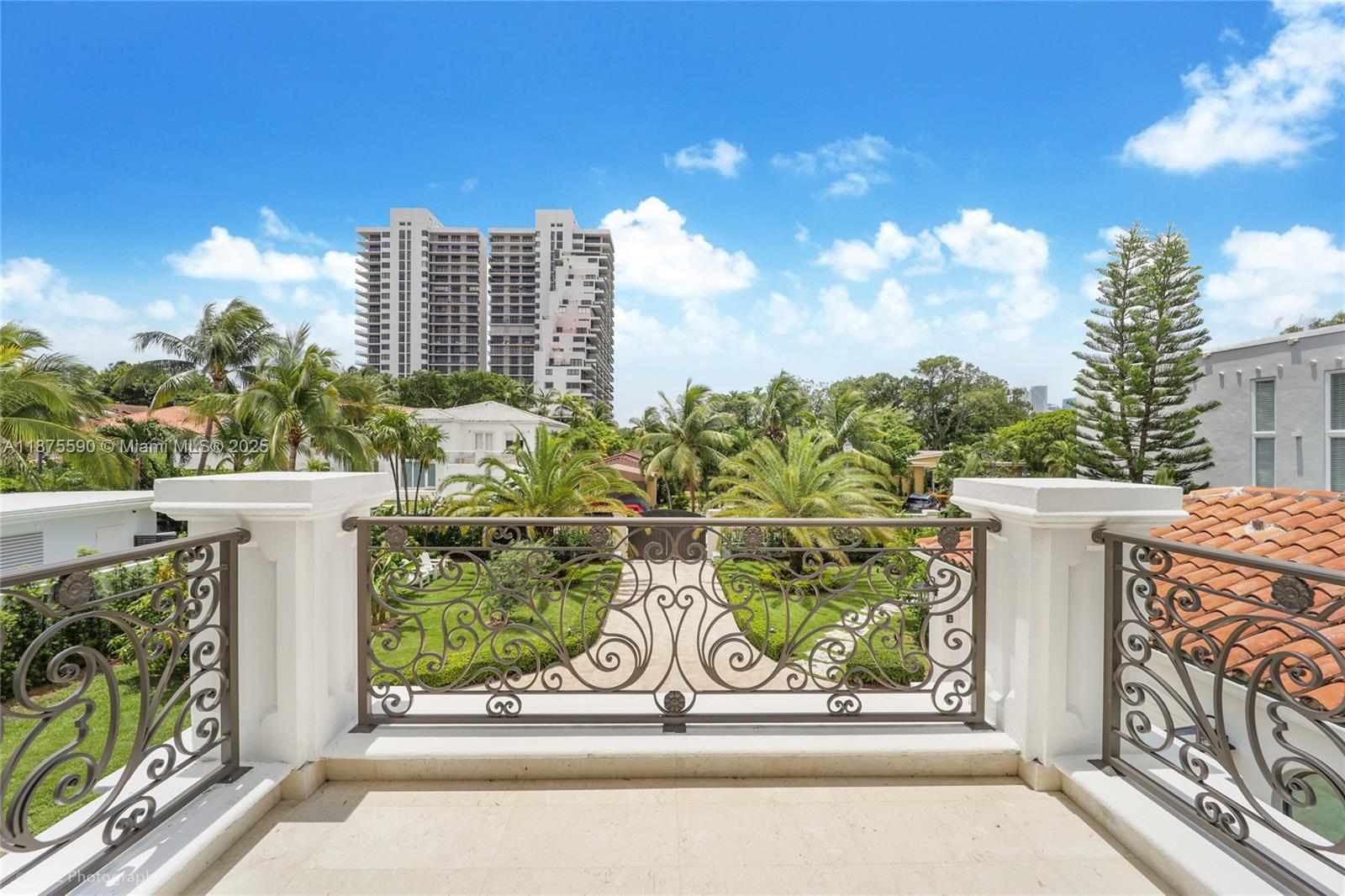 1001 N Venetian Dr, Miami FL 33139
