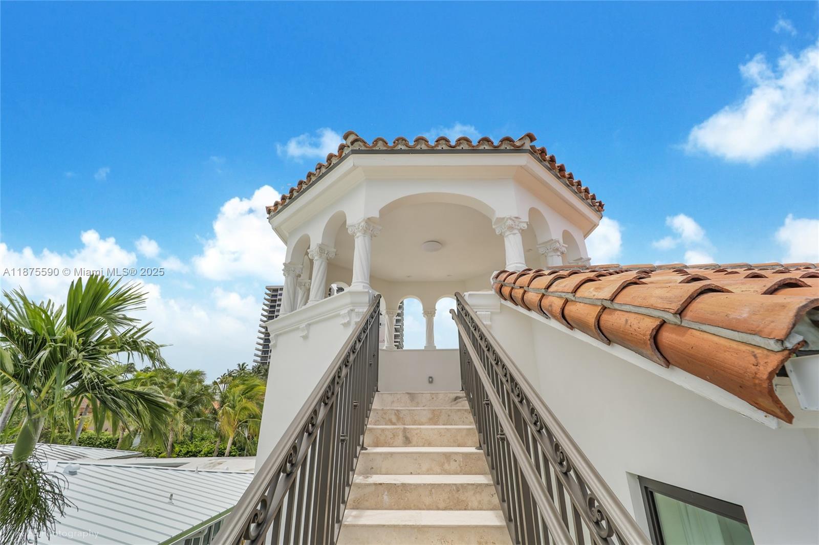 1001 N Venetian Dr, Miami FL 33139