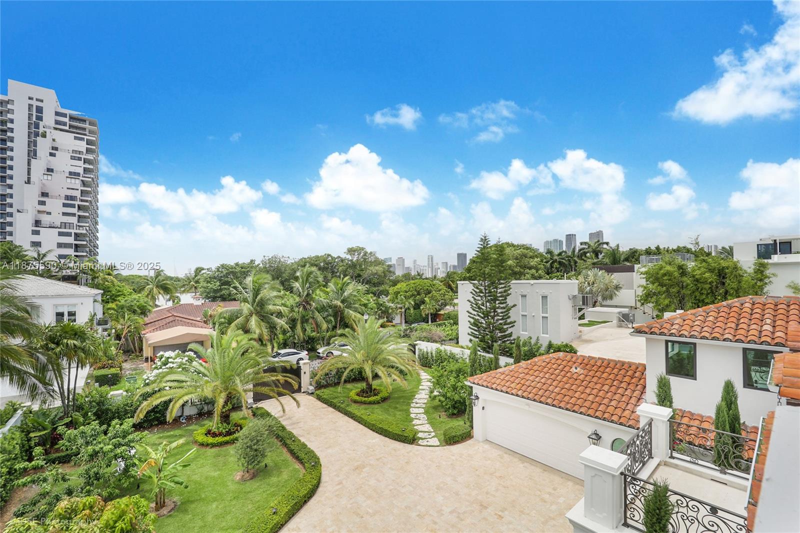 1001 N Venetian Dr, Miami FL 33139