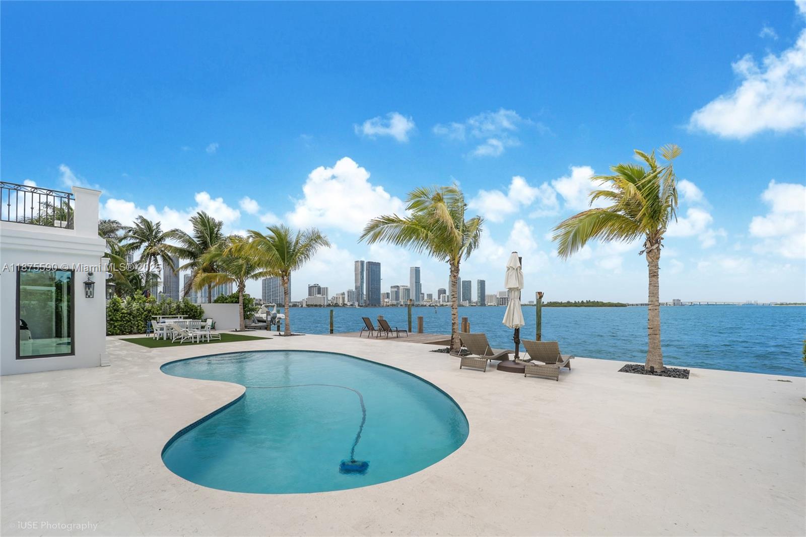 1001 N Venetian Dr, Miami FL 33139