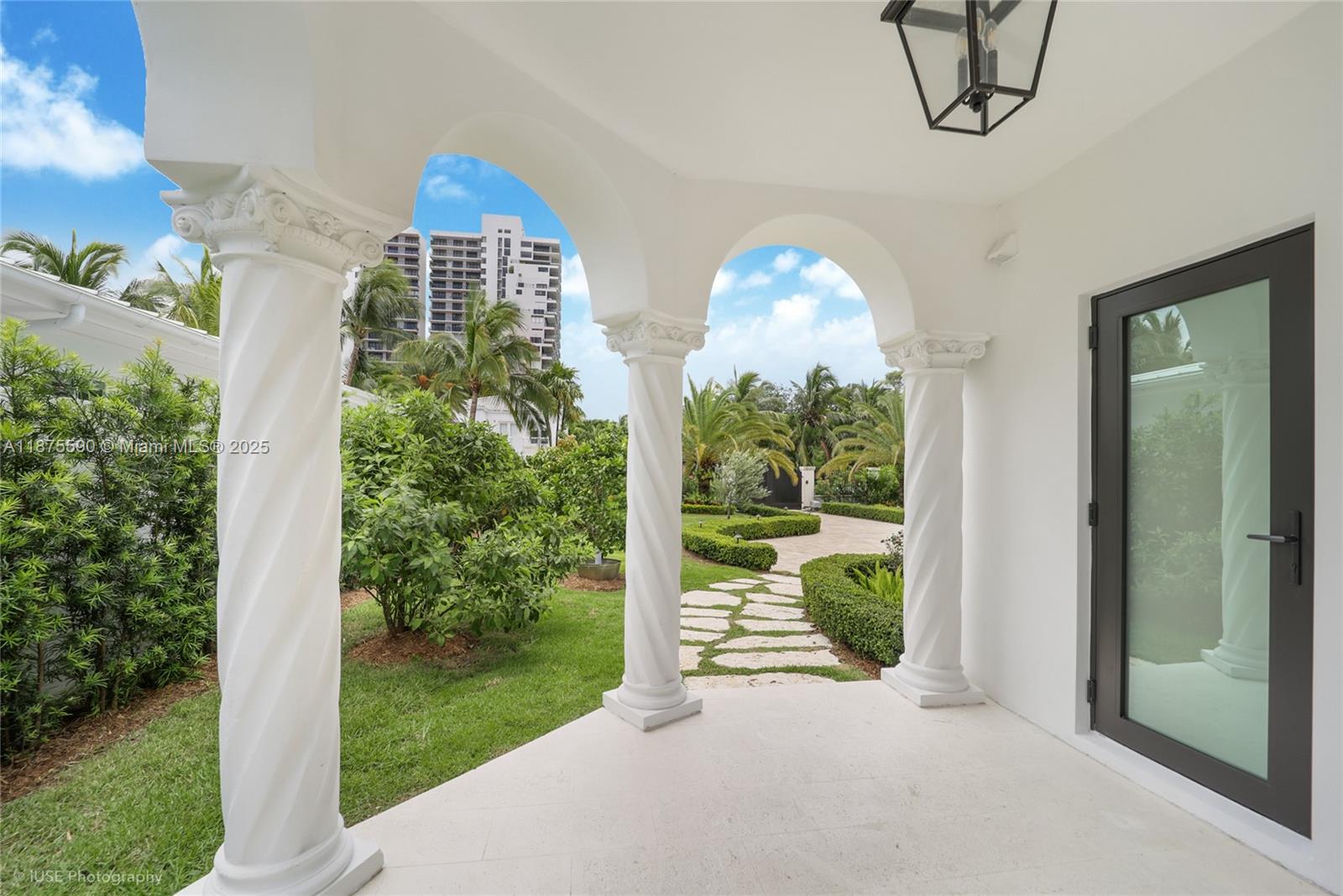 1001 N Venetian Dr, Miami FL 33139