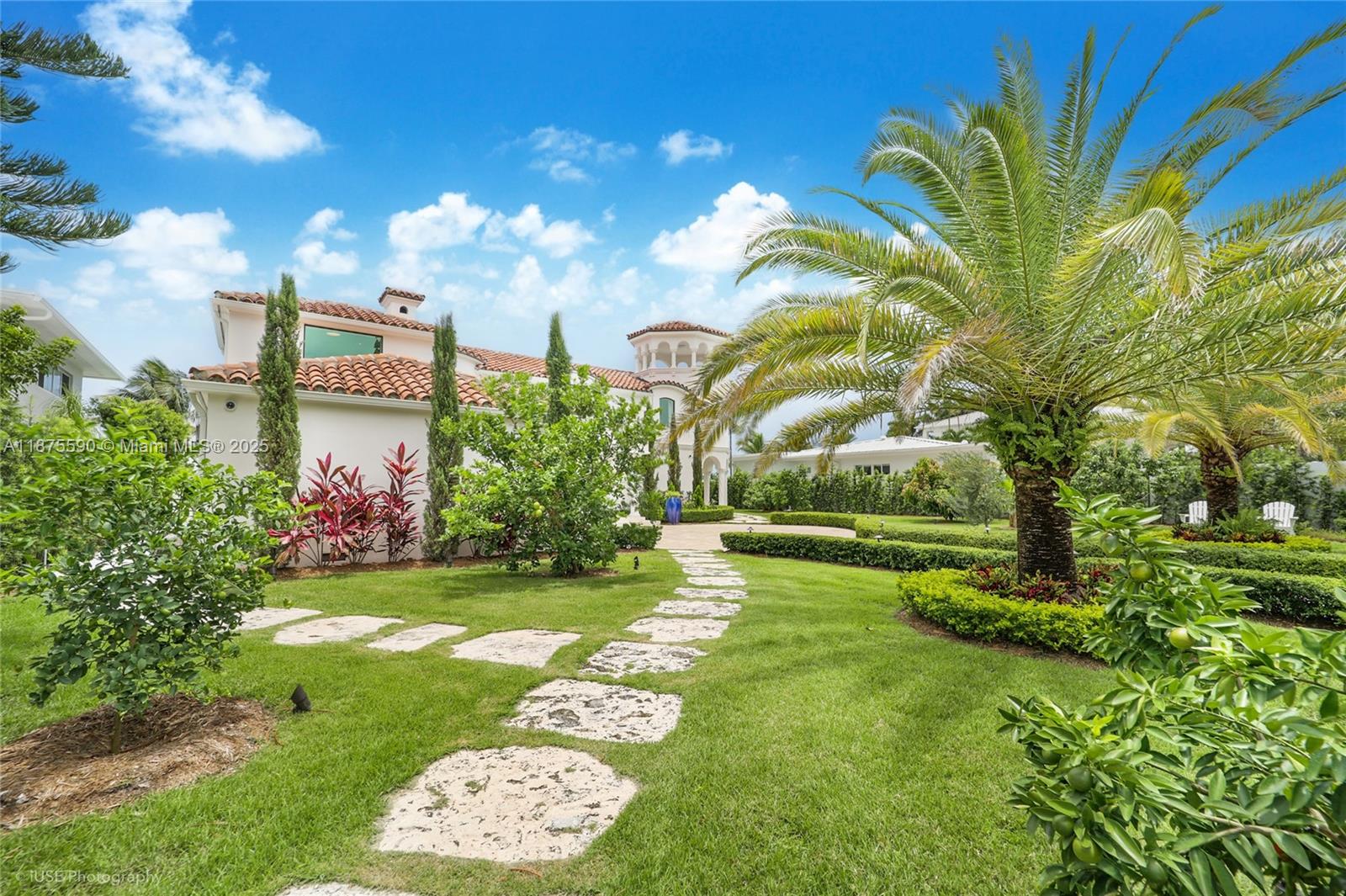 1001 N Venetian Dr, Miami FL 33139