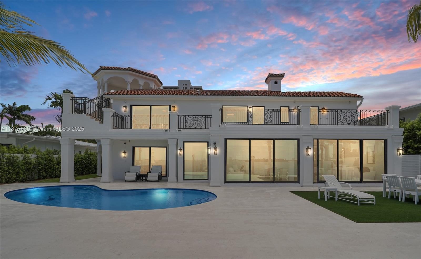 1001 N Venetian Dr, Miami FL 33139