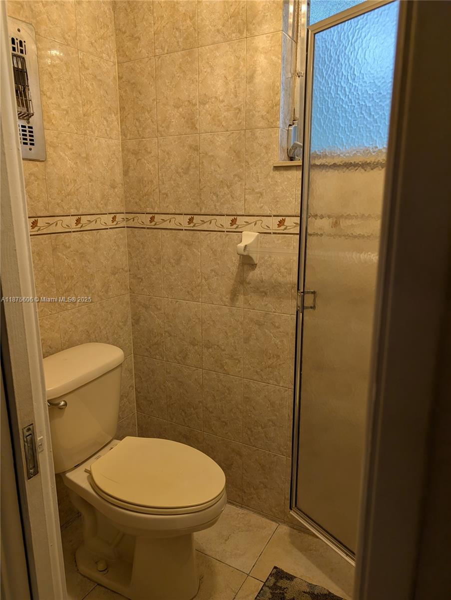 4550 NW 43rd St, Lauderdale Lakes FL 33319