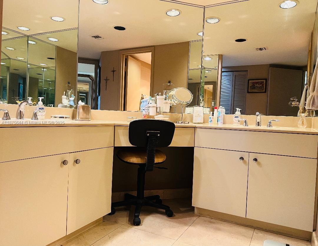 2333 Brickell Ave #2402, Miami FL 33129