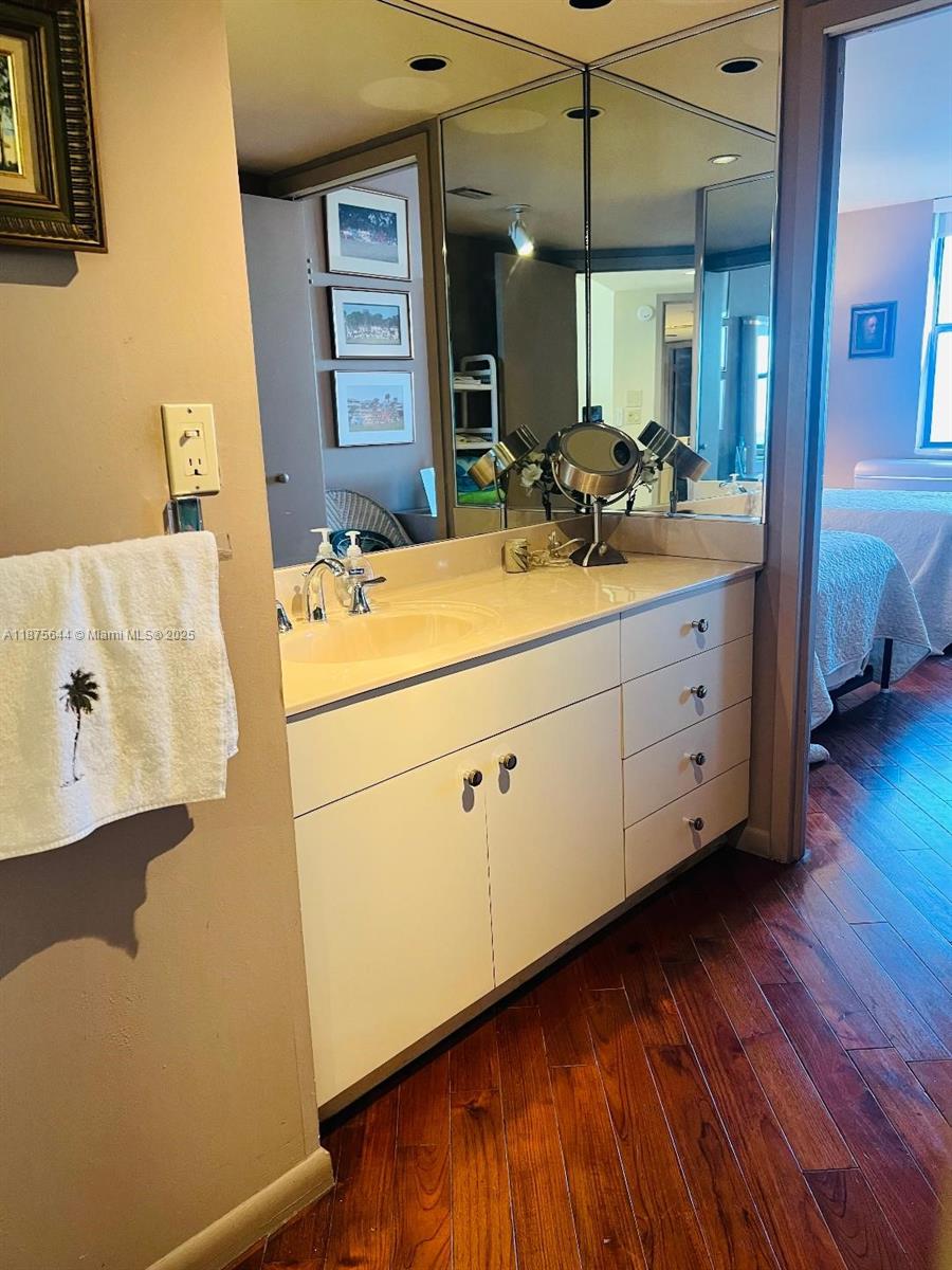 2333 Brickell Ave #2402, Miami FL 33129