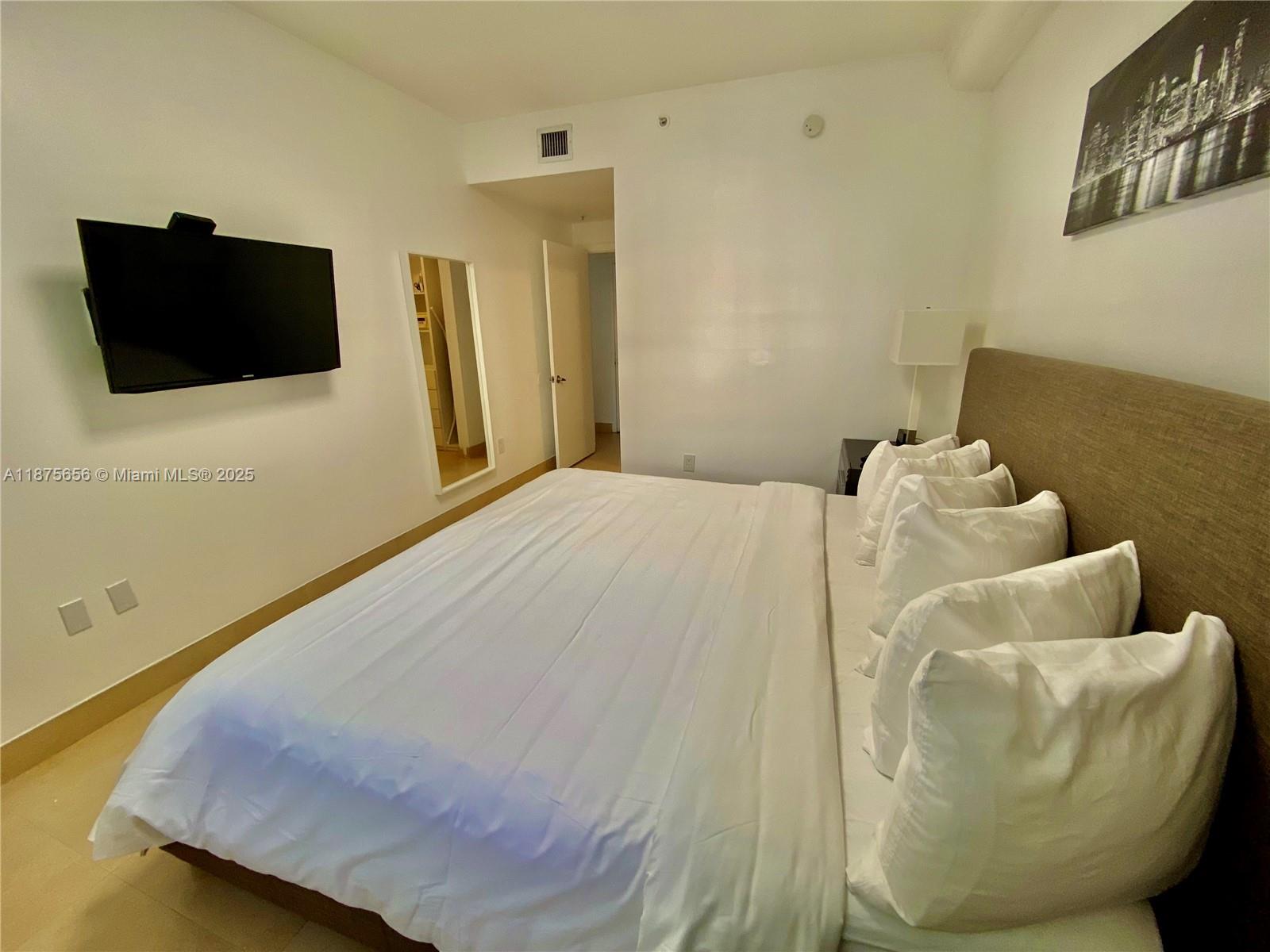 185 SE 14th Ter #912, Miami FL 33131
