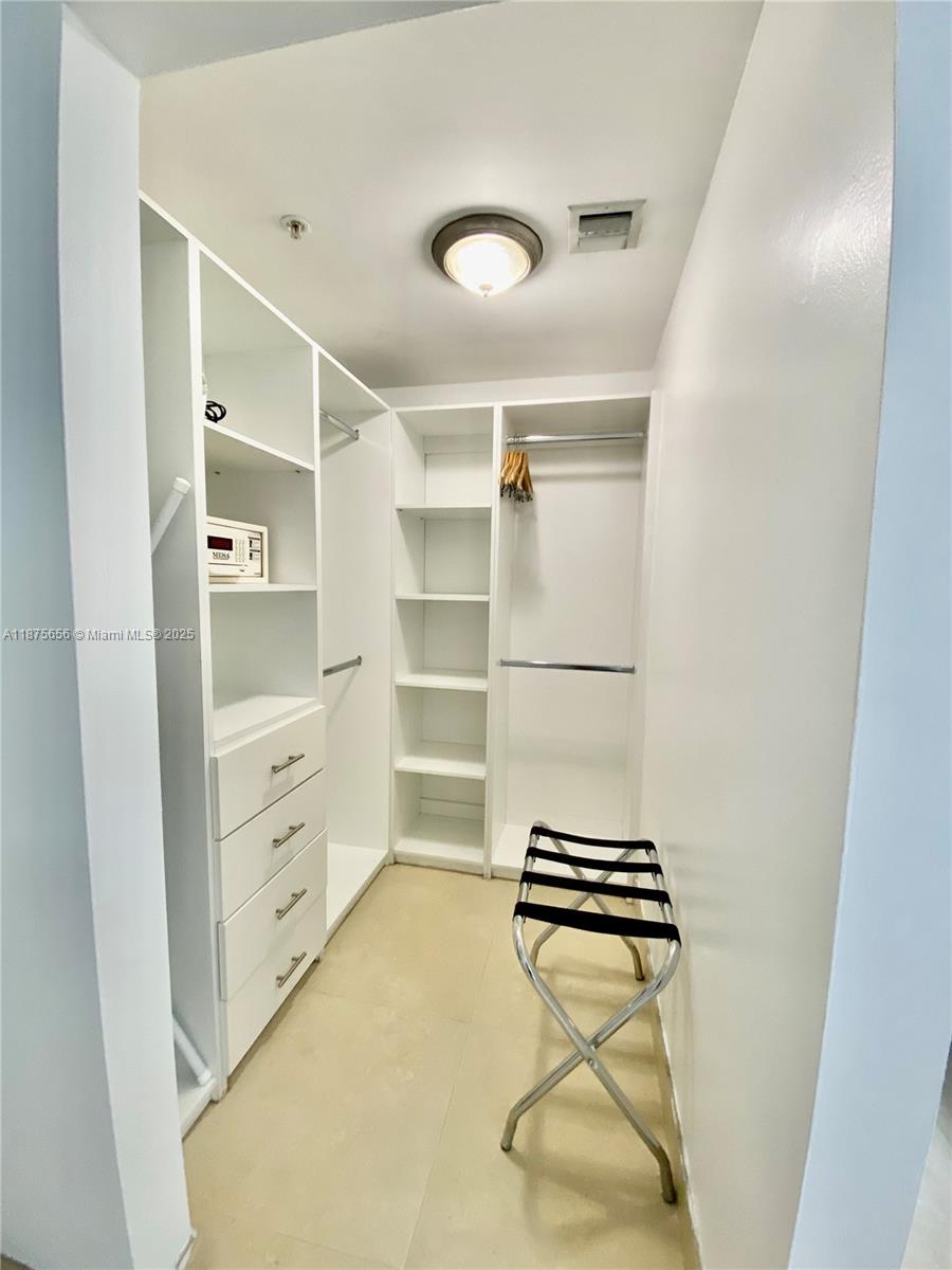 185 SE 14th Ter #912, Miami FL 33131
