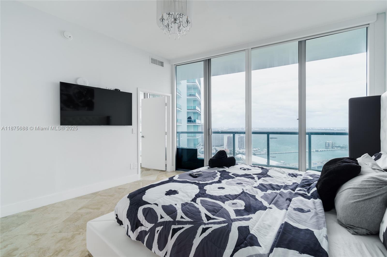 888 Biscayne Blvd #4712, Miami FL 33132