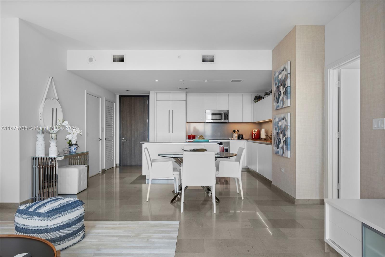88 SW 7th St #3707, Miami FL 33130